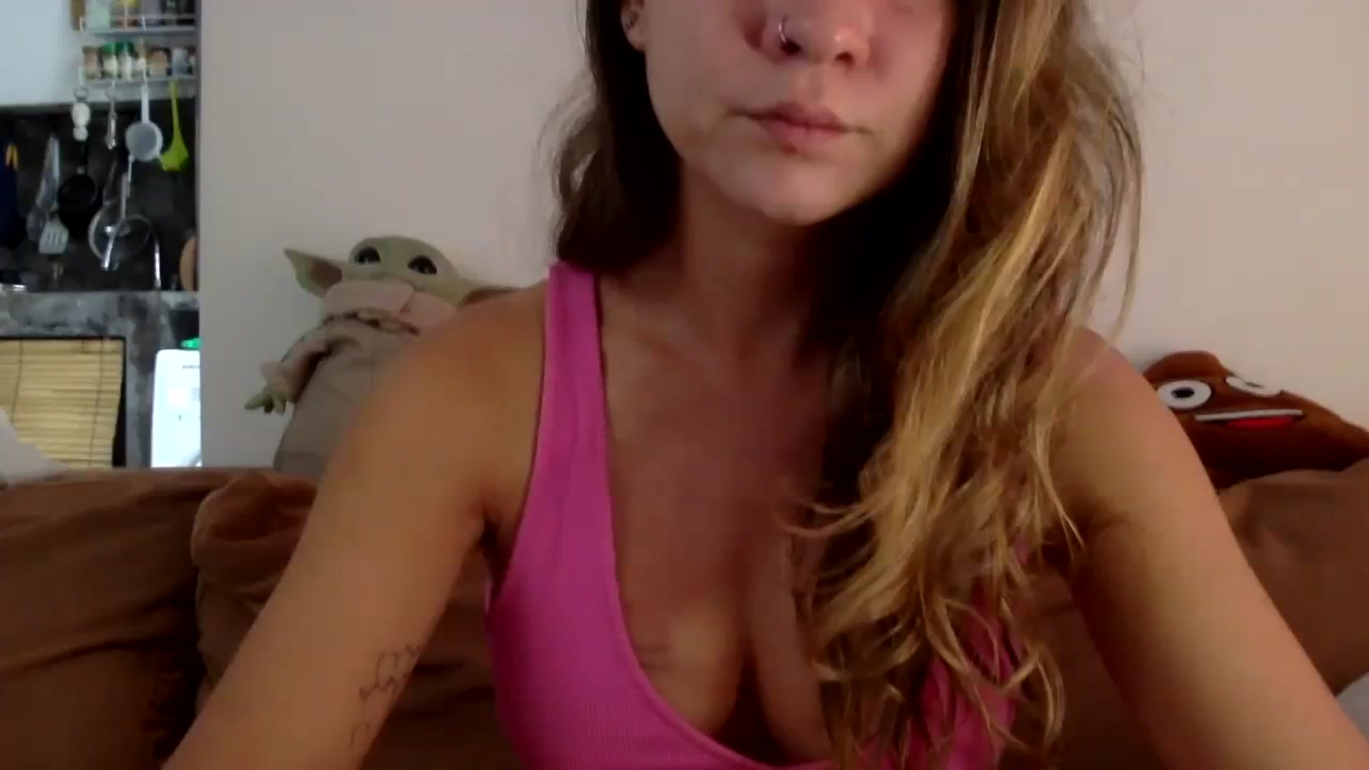 Gallery image thumbnail from Qi_ra's myfreecams stream on, 08/07/2023, 03:48 image 8 of 20