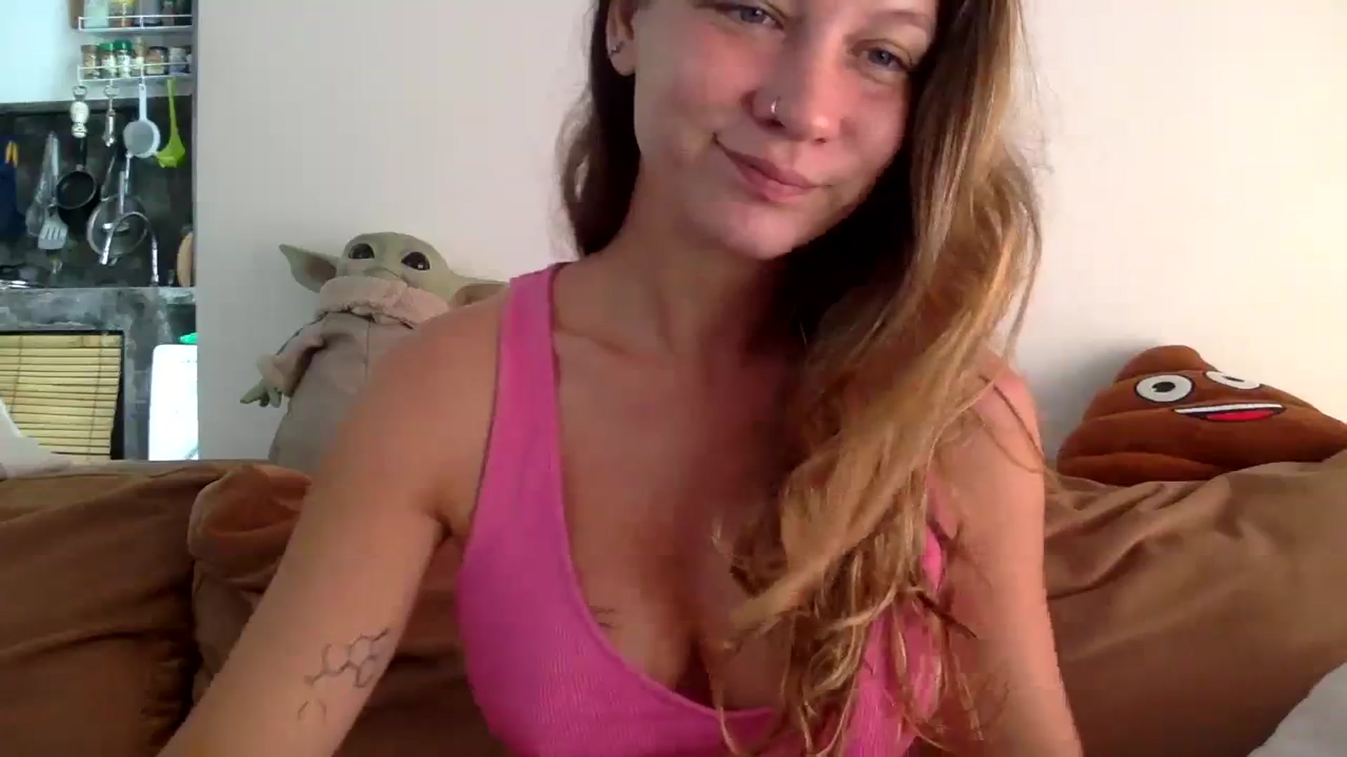 Gallery image thumbnail from Qi_ra's myfreecams stream on, 08/07/2023, 03:48 image 9 of 20