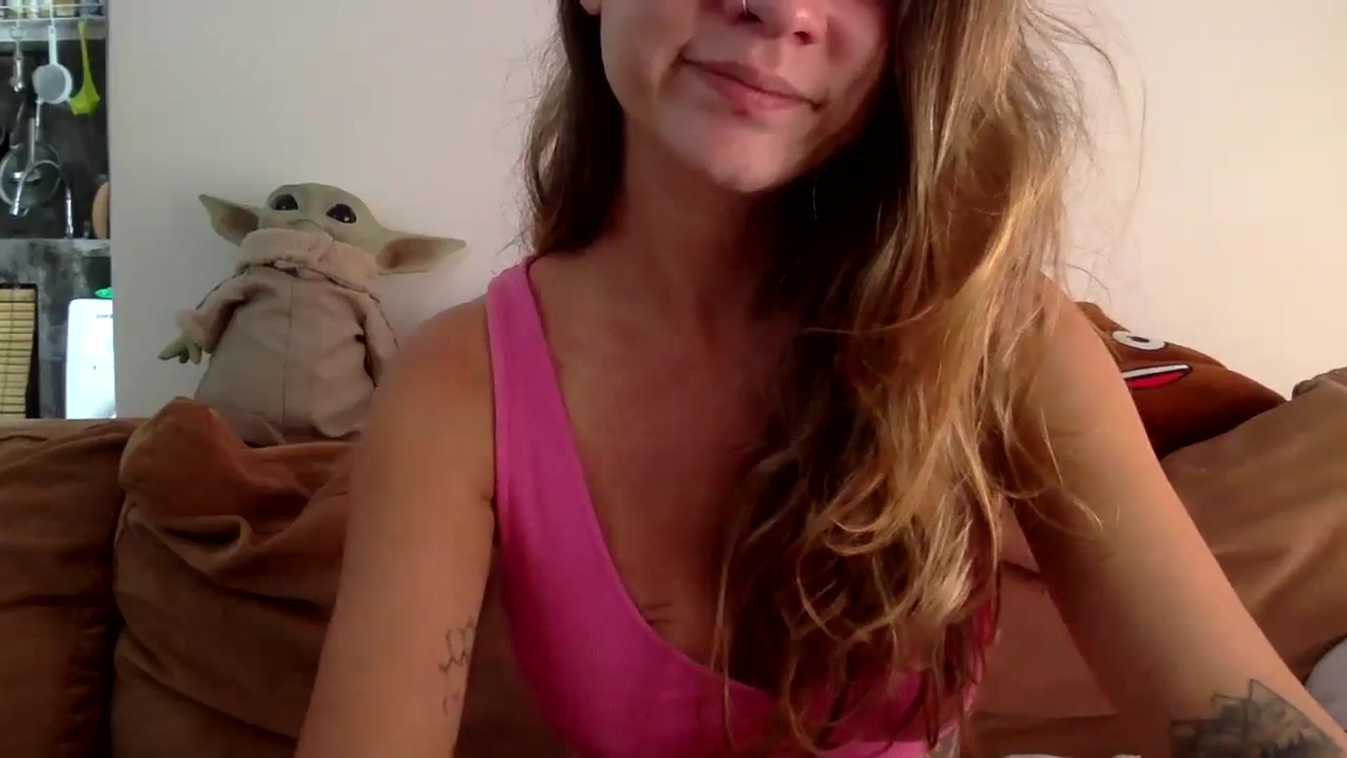 Gallery image thumbnail from Qi_ra's myfreecams stream on, 08/07/2023, 04:14 image 10 of 20