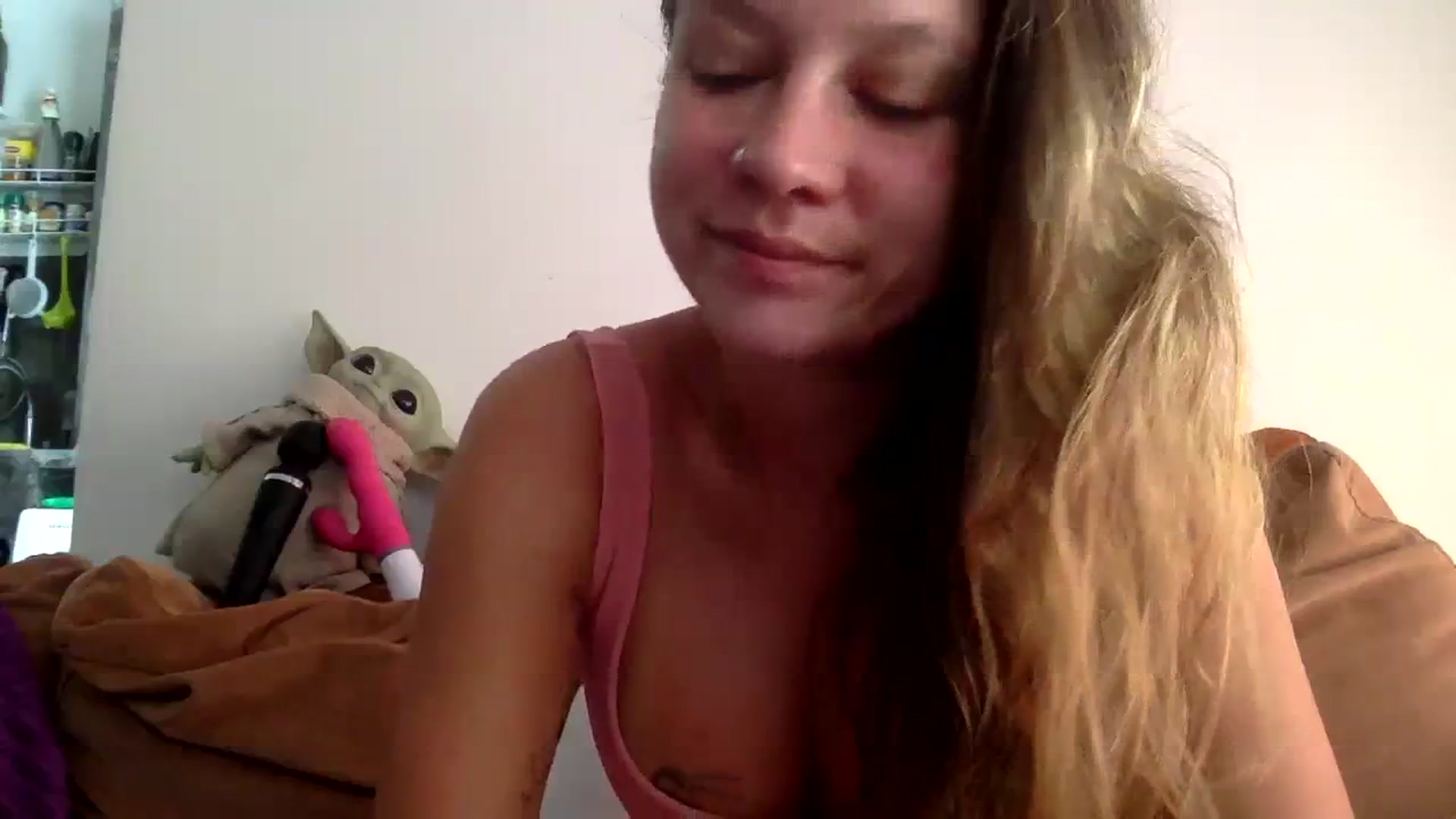 Gallery image thumbnail from Qi_ra's myfreecams stream on, 08/10/2023, 03:48 image 19 of 20