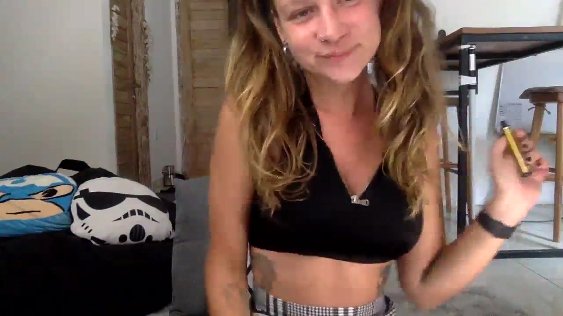 Gallery image thumbnail from Qi_ra's myfreecams stream on, 08/17/2023, 01:06 image 7 of 20
