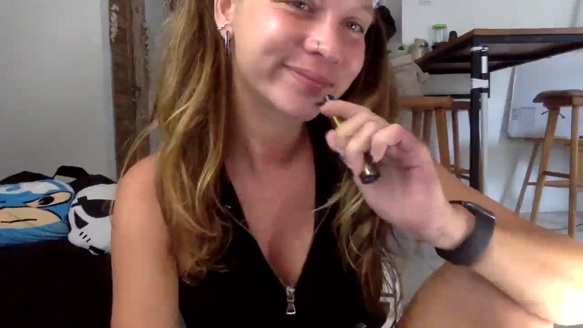 Gallery image thumbnail from Qi_ra's myfreecams stream on, 08/17/2023, 01:06 image 20 of 20