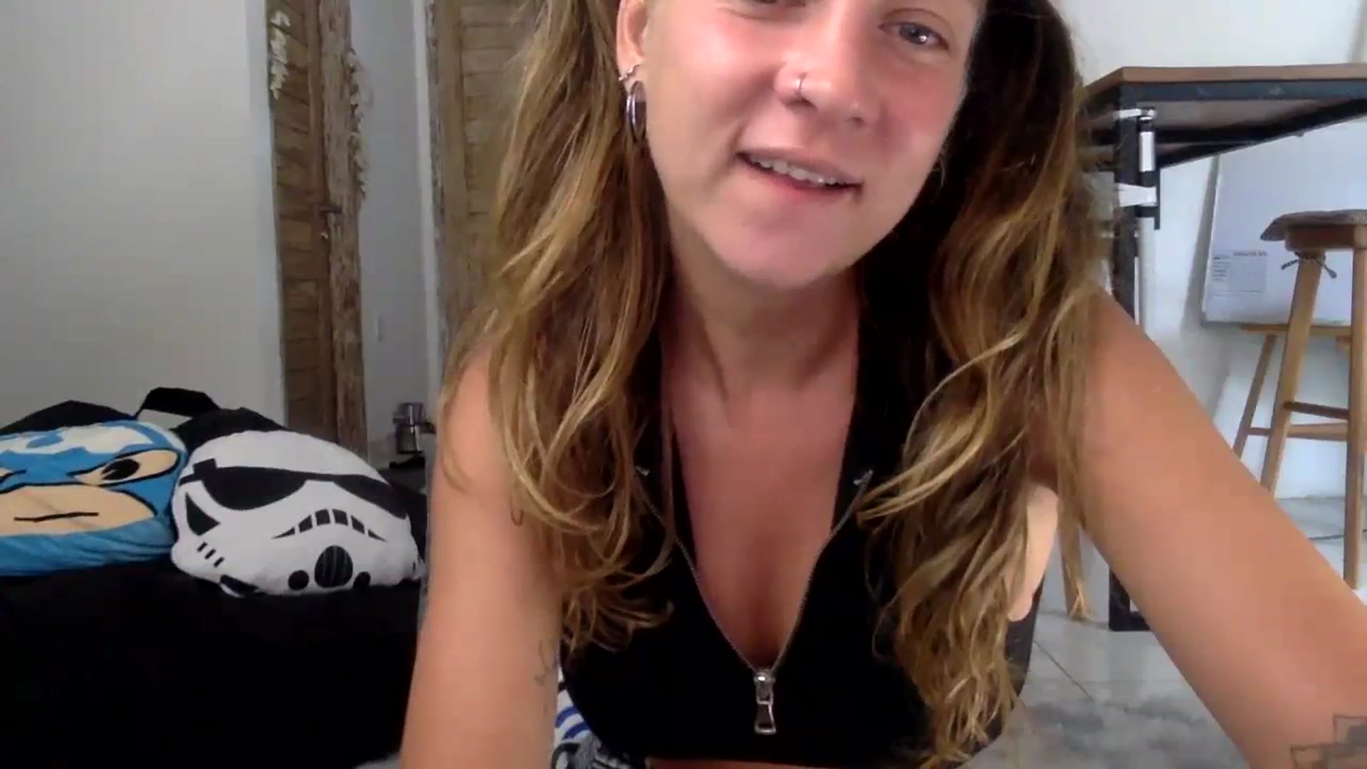 Gallery image thumbnail from Qi_ra's myfreecams stream on, 08/17/2023, 01:06 image 8 of 20