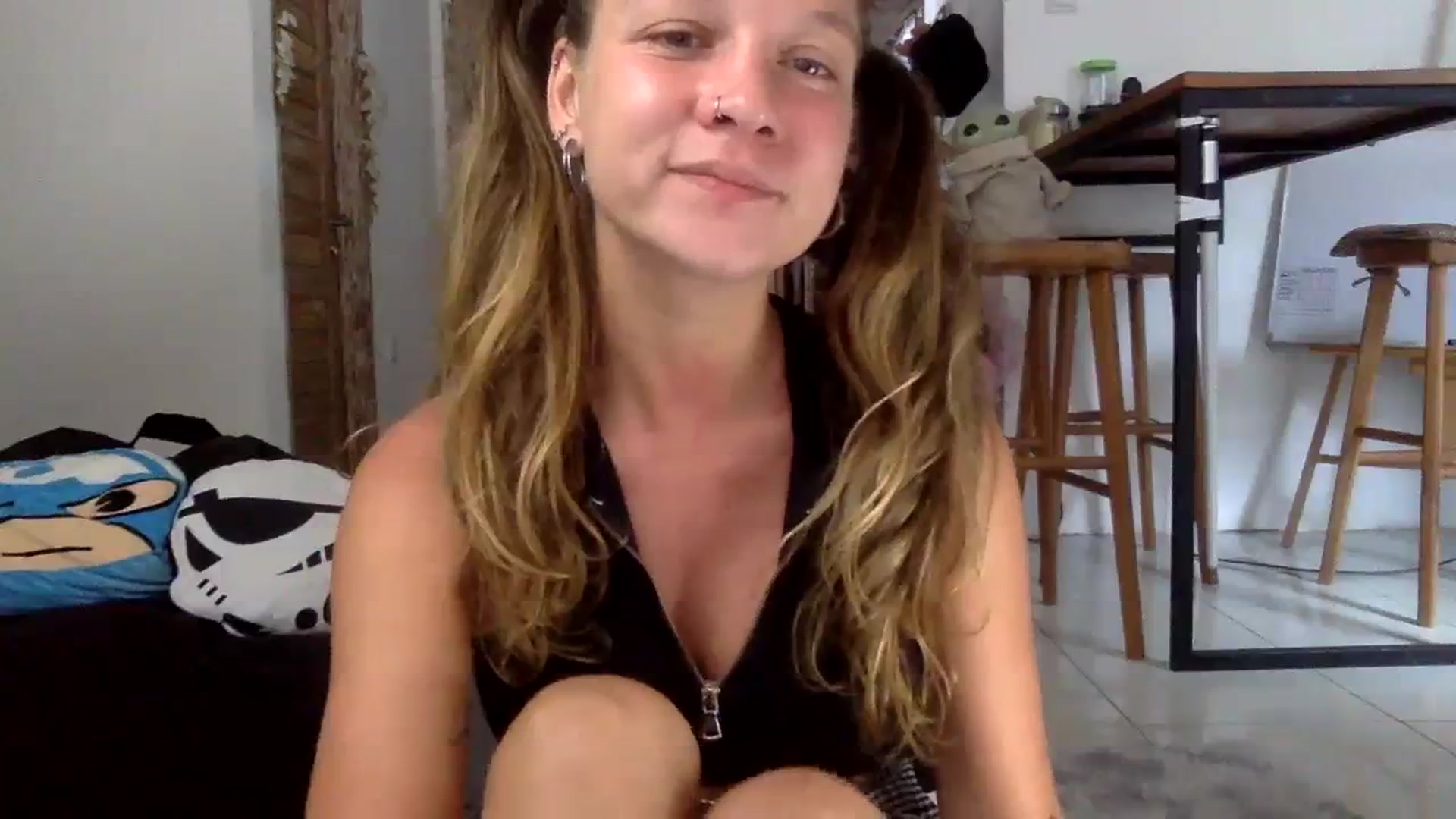 Gallery image thumbnail from Qi_ra's myfreecams stream on, 08/17/2023, 01:06 image 15 of 20