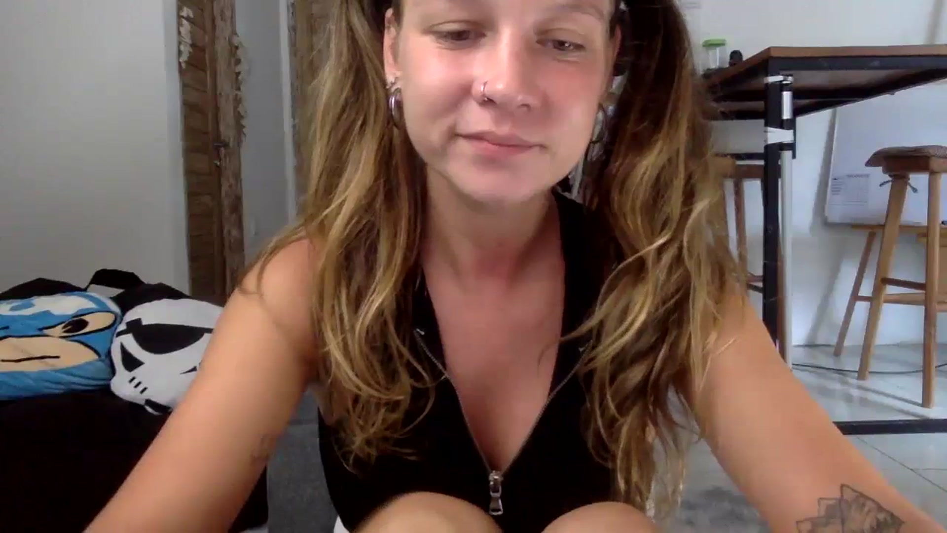 Gallery image thumbnail from Qi_ra's myfreecams stream on, 08/17/2023, 01:06 image 18 of 20