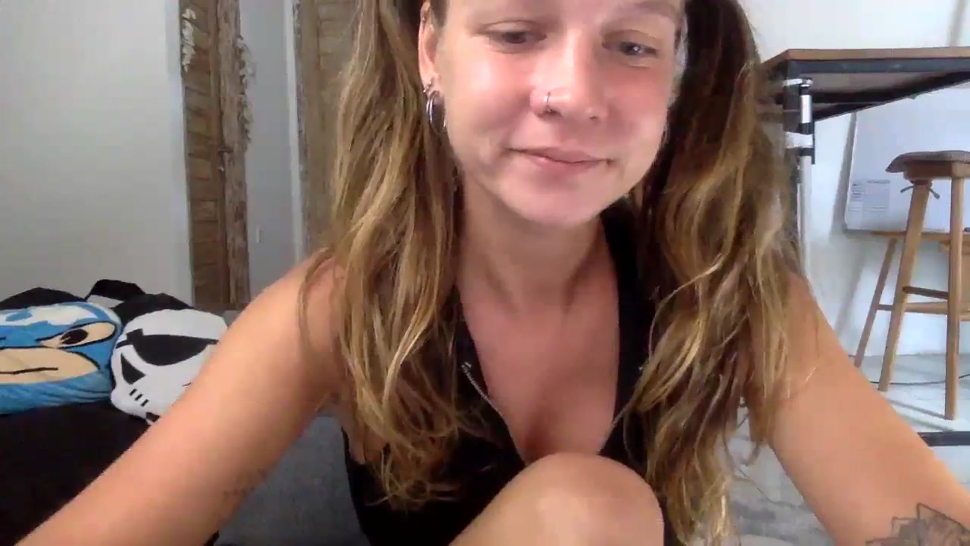 Gallery image thumbnail from Qi_ra's myfreecams stream on, 08/17/2023, 02:21 image 5 of 20