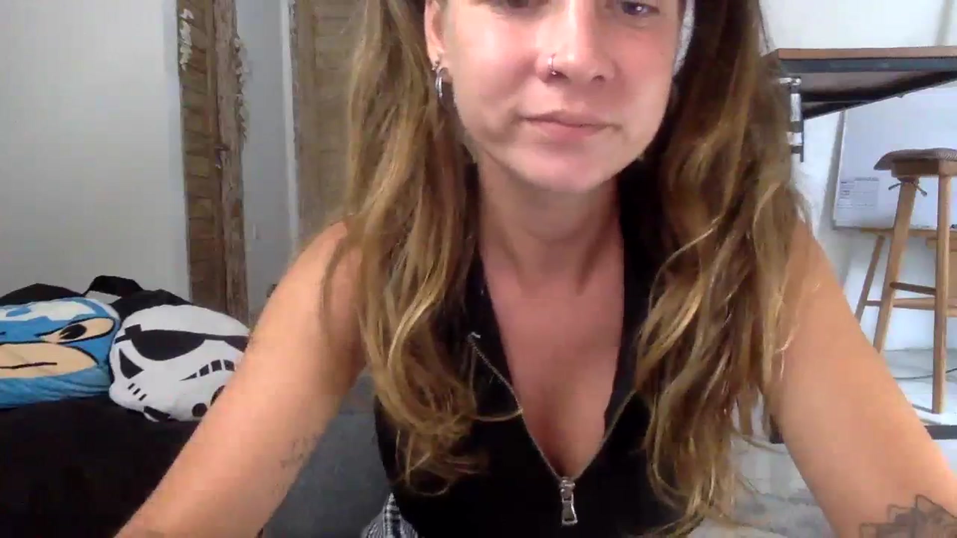 Gallery image thumbnail from Qi_ra's myfreecams stream on, 08/17/2023, 02:21 image 13 of 20