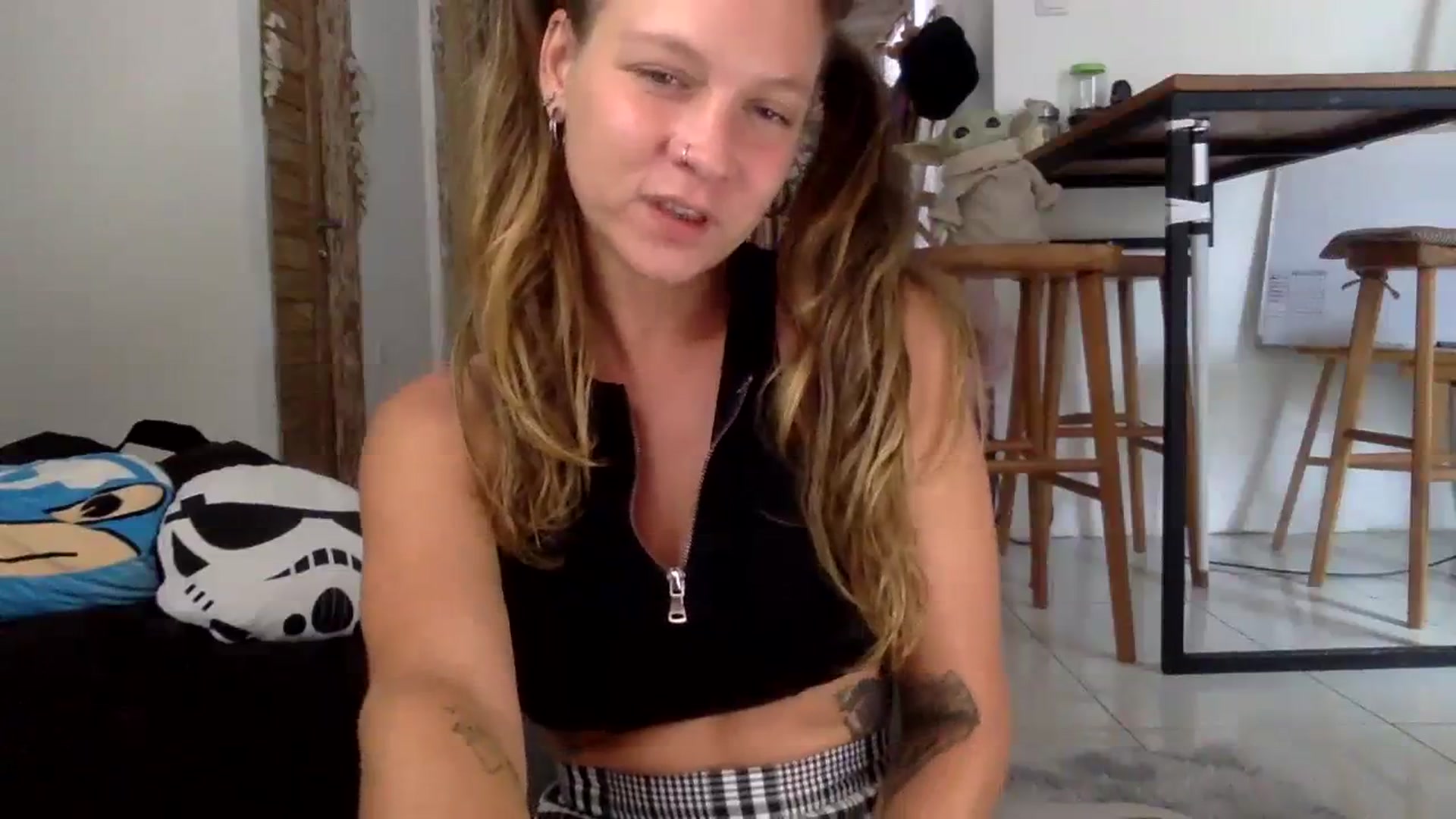 Gallery image thumbnail from Qi_ra's myfreecams stream on, 08/17/2023, 02:21 image 19 of 20