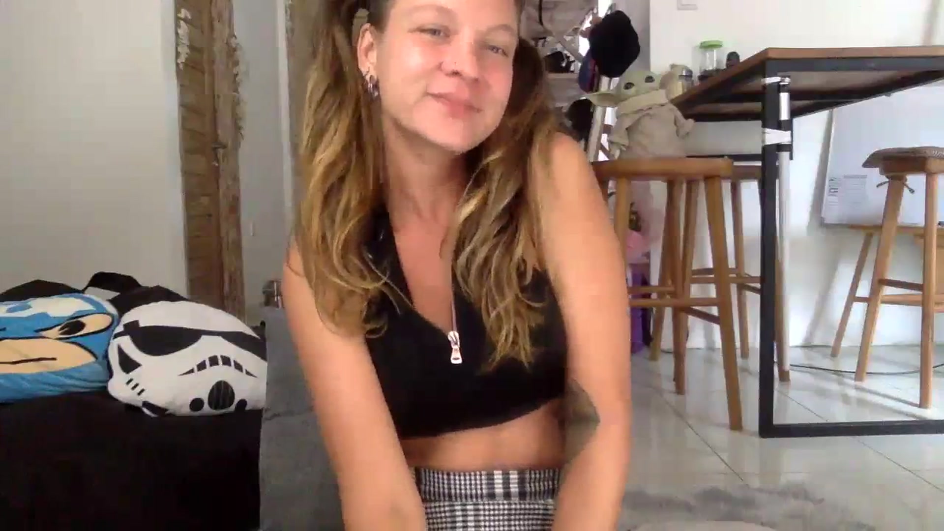 Gallery image thumbnail from Qi_ra's myfreecams stream on, 08/17/2023, 02:21 image 8 of 20