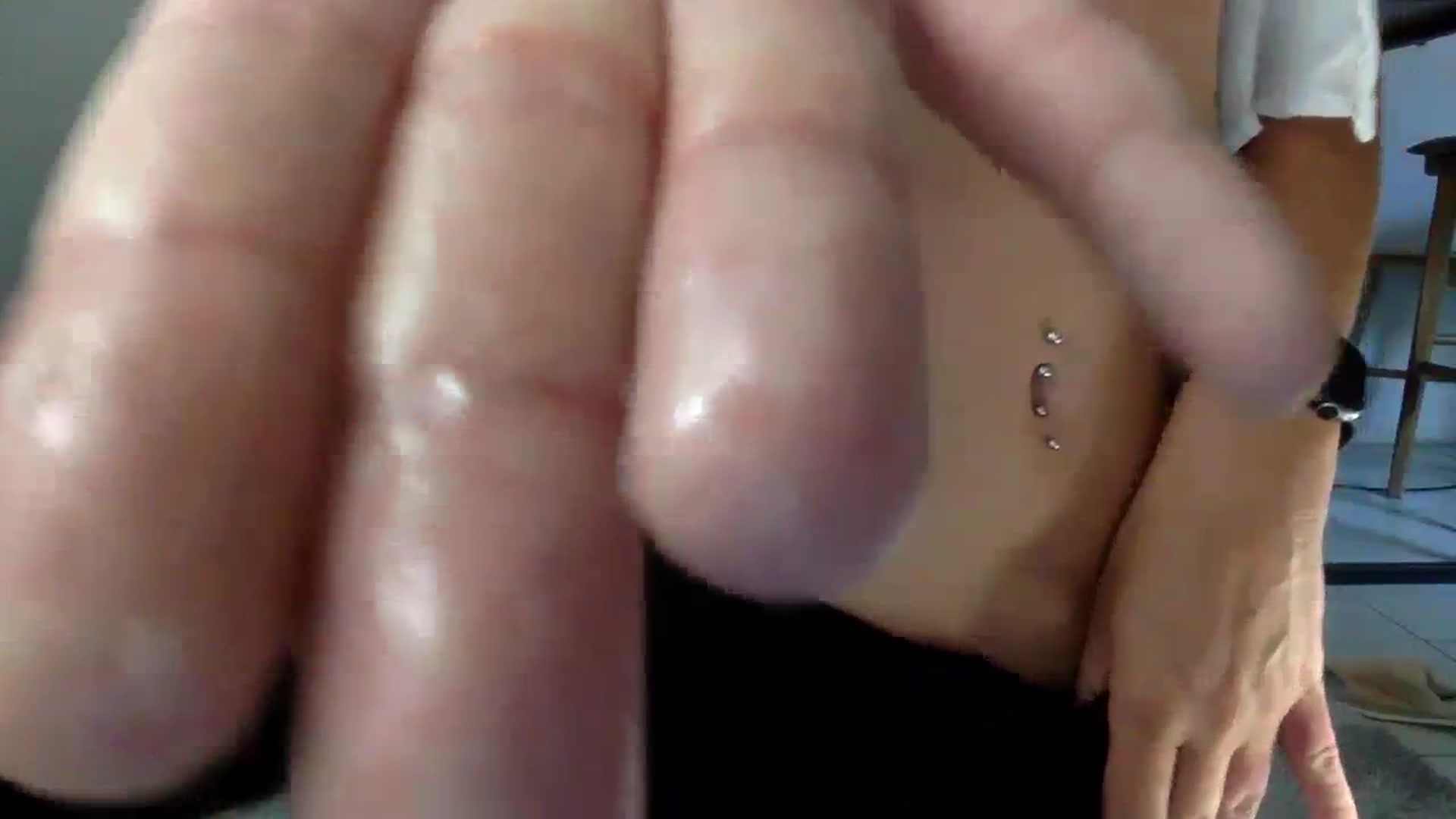 Gallery image thumbnail from Qi_ra's myfreecams stream on, 08/22/2023, 24:01 image 12 of 20