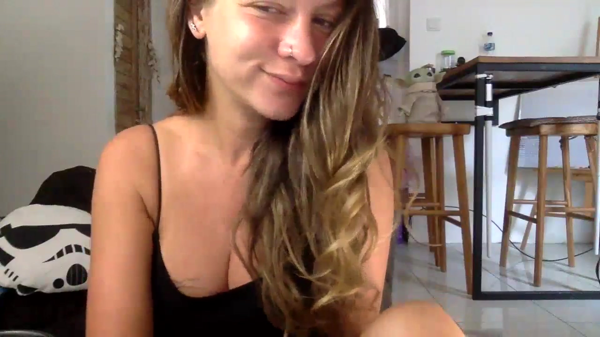 Gallery image thumbnail from Qi_ra's myfreecams stream on, 08/24/2023, 24:01 image 2 of 20