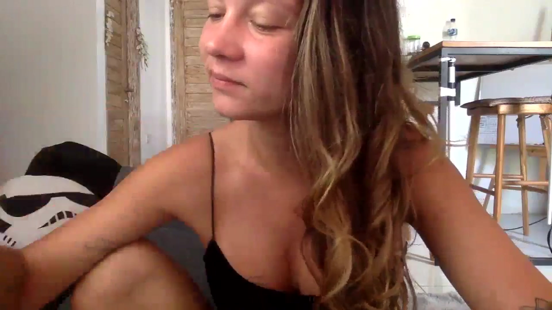 Gallery image thumbnail from Qi_ra's myfreecams stream on, 08/24/2023, 01:10 image 3 of 20