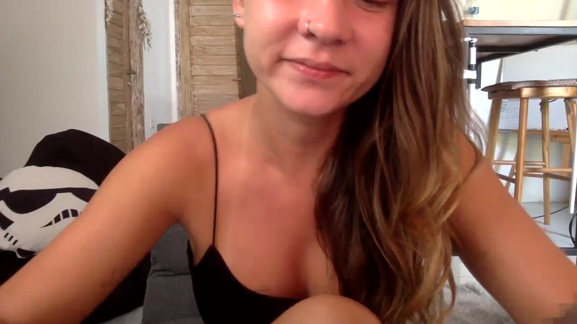 Gallery image thumbnail from Qi_ra's myfreecams stream on, 08/24/2023, 01:10 image 10 of 20