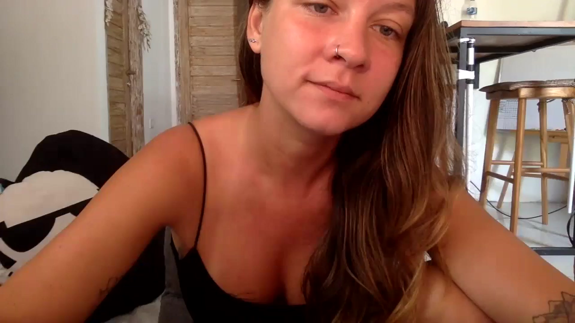 Gallery image thumbnail from Qi_ra's myfreecams stream on, 08/24/2023, 01:43 image 5 of 20