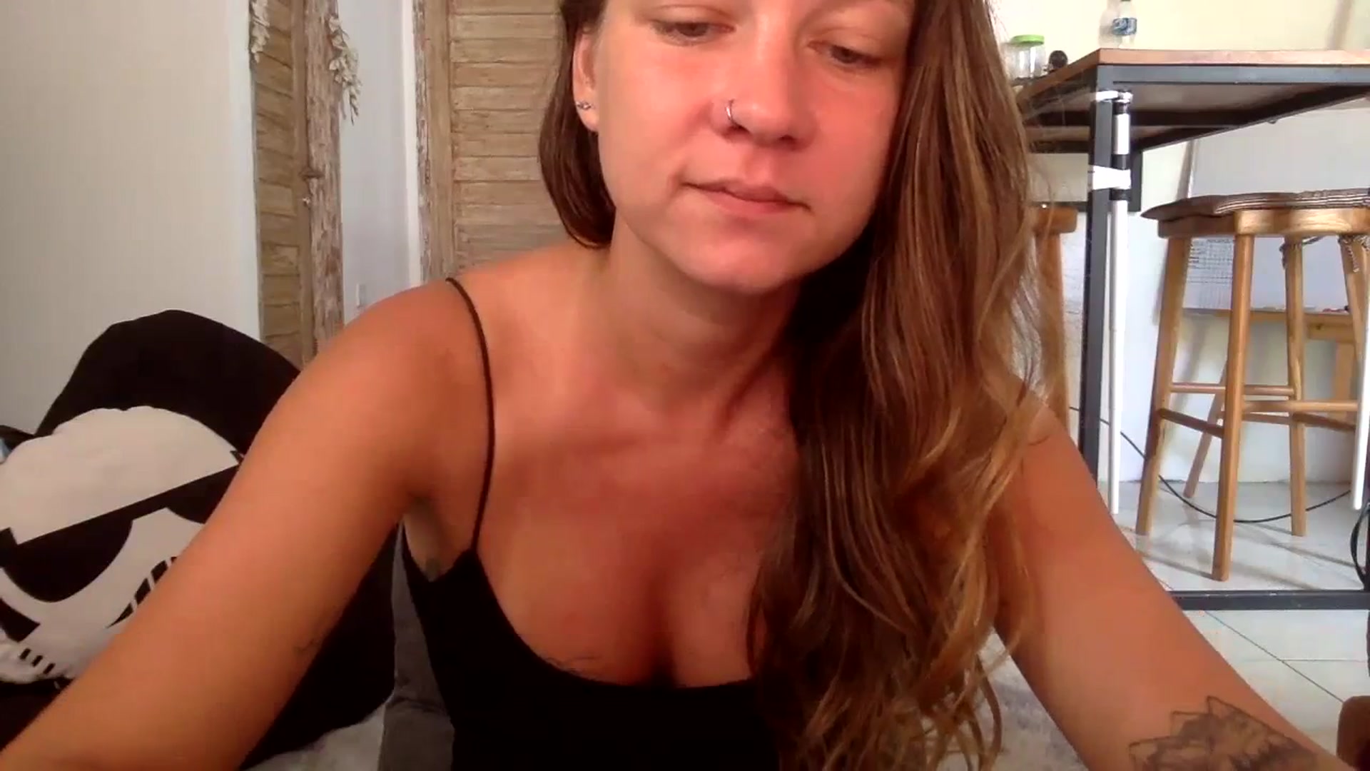 Gallery image thumbnail from Qi_ra's myfreecams stream on, 08/24/2023, 01:43 image 11 of 20