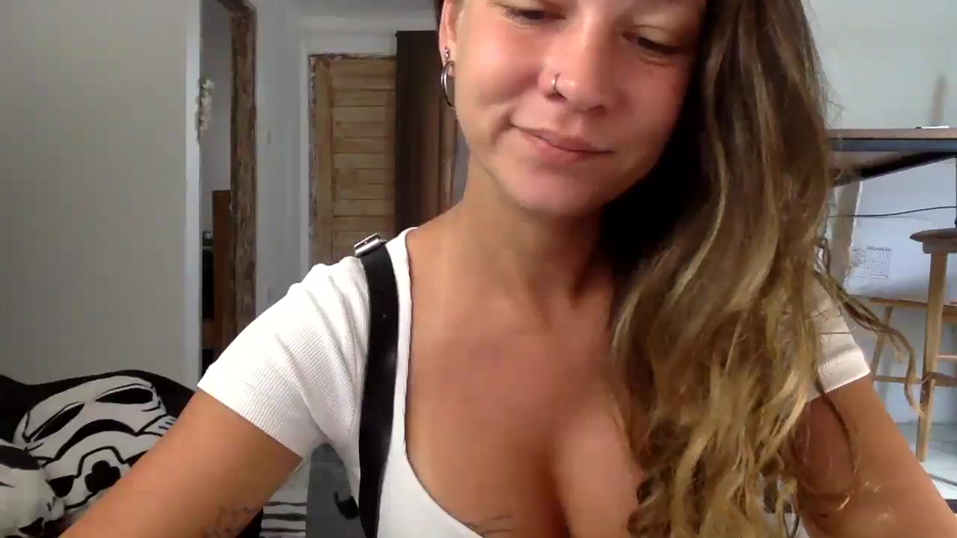 Gallery image thumbnail from Qi_ra's myfreecams stream on, 09/20/2023, 24:14 image 17 of 20