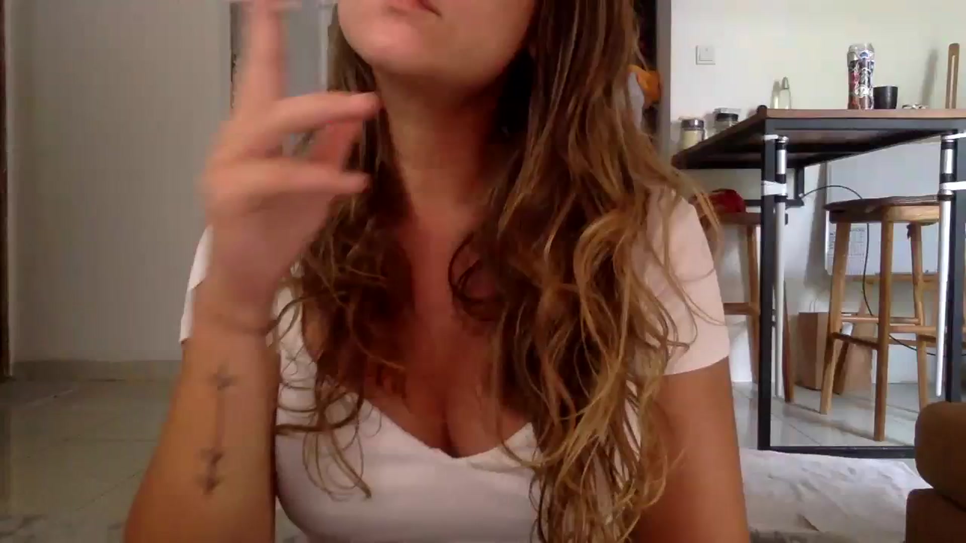 Gallery image thumbnail from Qi_ra's myfreecams stream on, 10/08/2023, 02:14 image 5 of 20