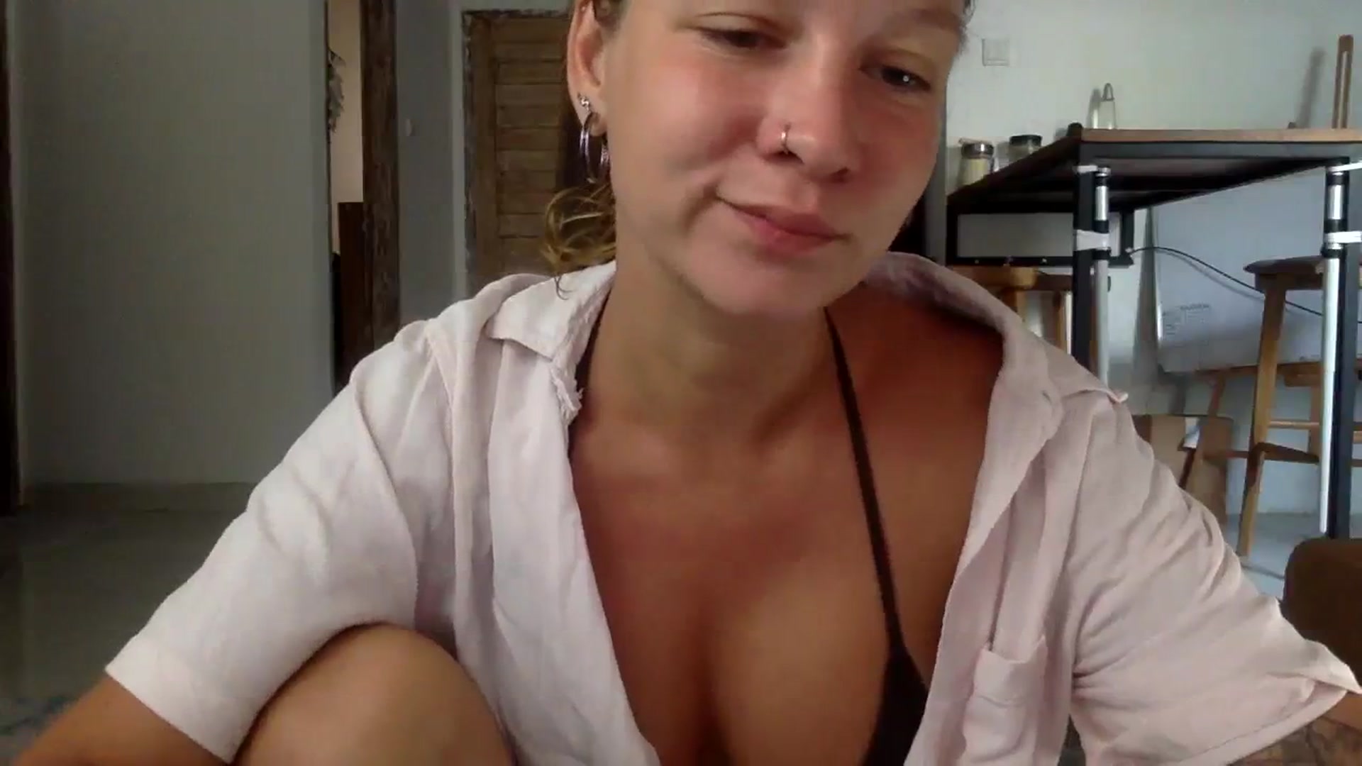 Gallery image thumbnail from Qi_ra's myfreecams stream on, 10/09/2023, 24:01 image 5 of 20