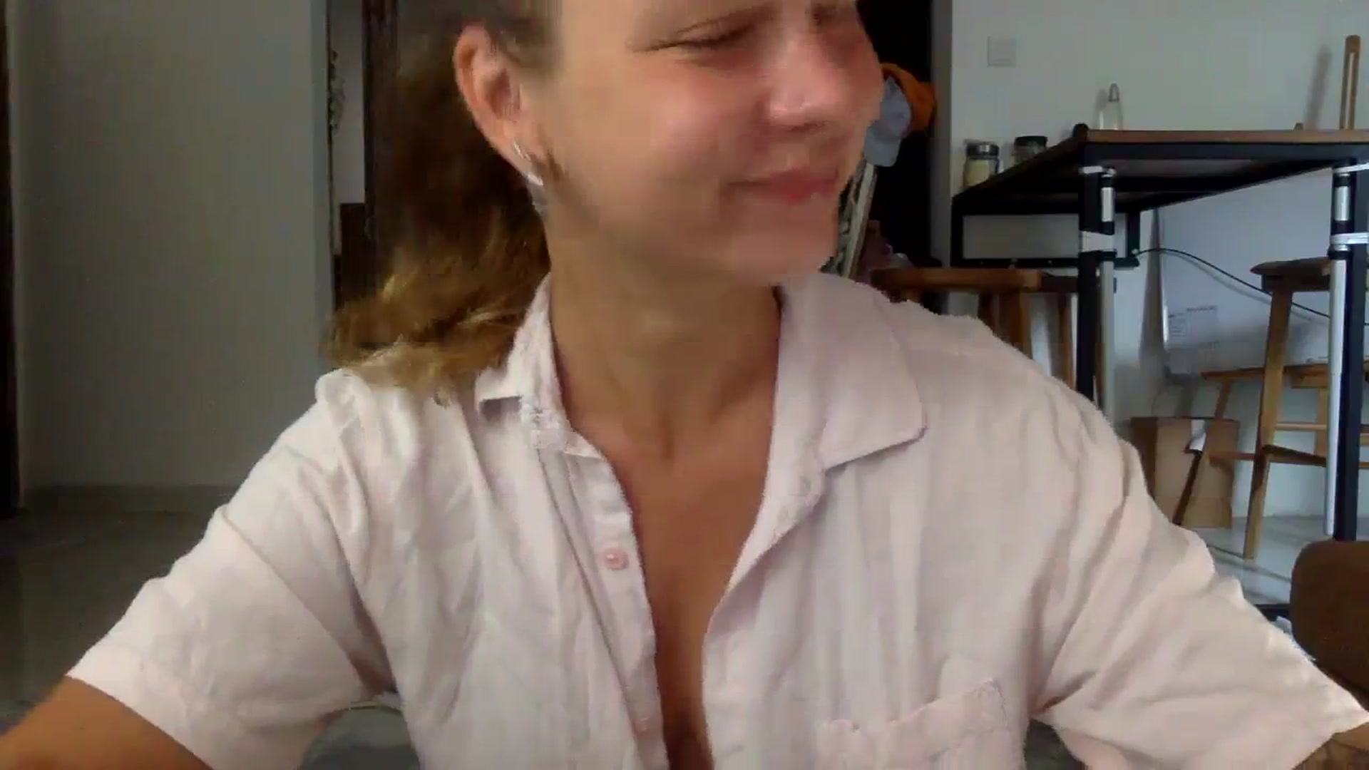 Gallery image thumbnail from Qi_ra's myfreecams stream on, 10/09/2023, 24:01 image 10 of 20