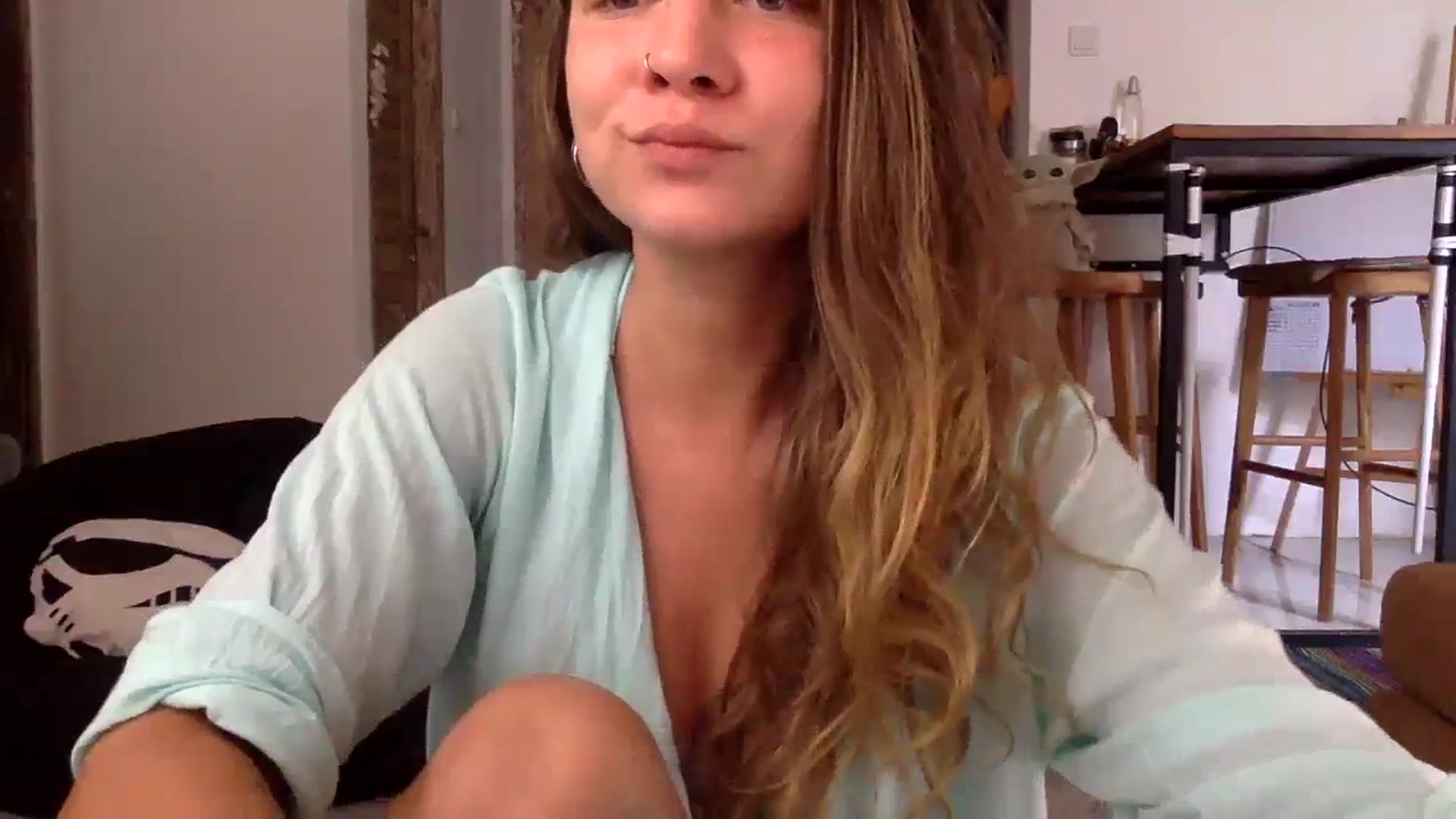 Gallery image thumbnail from Qi_ra's myfreecams stream on, 10/17/2023, 01:57 image 13 of 20