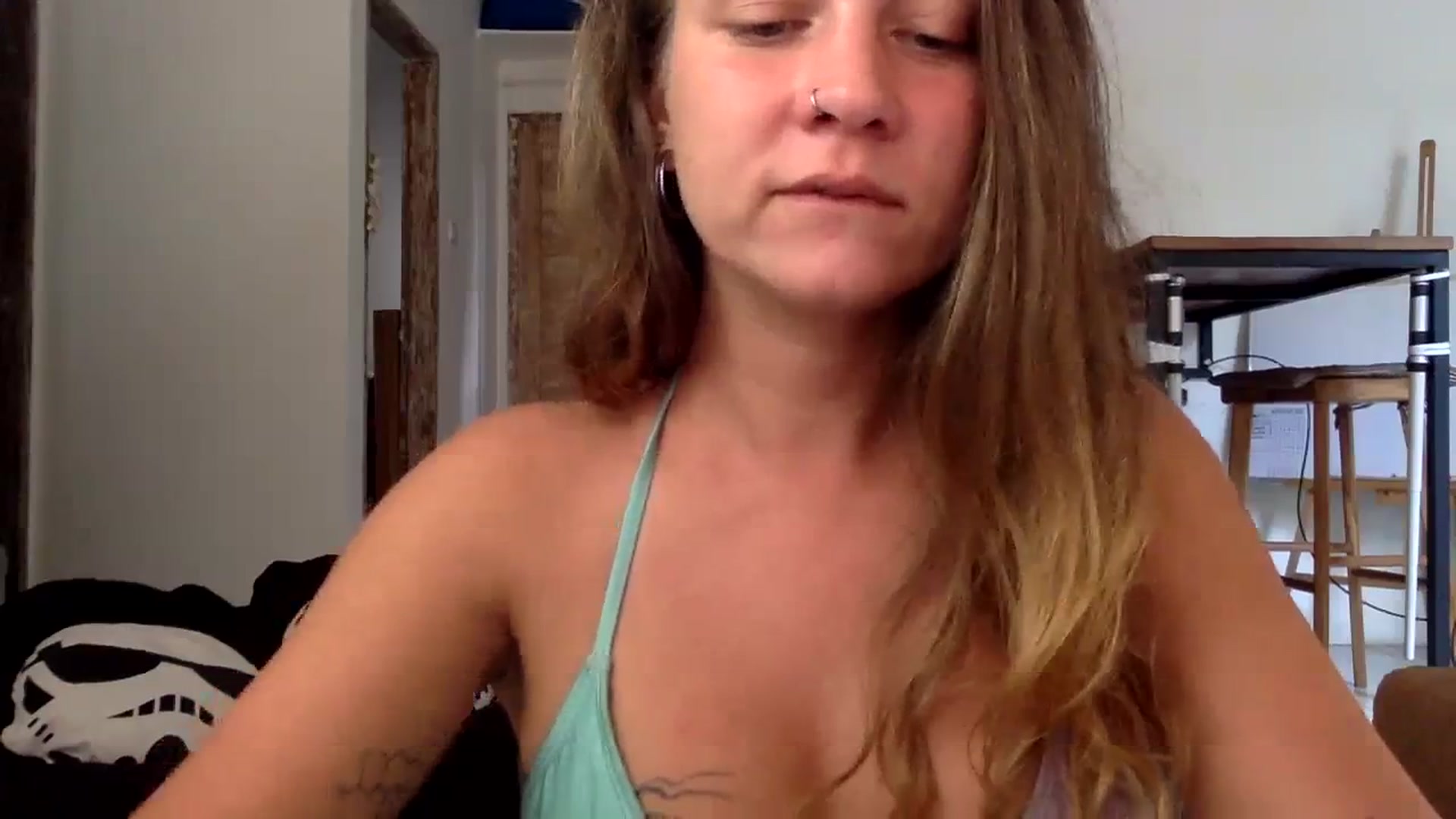 Gallery image thumbnail from Qi_ra's myfreecams stream on, 10/17/2023, 07:10 image 6 of 20
