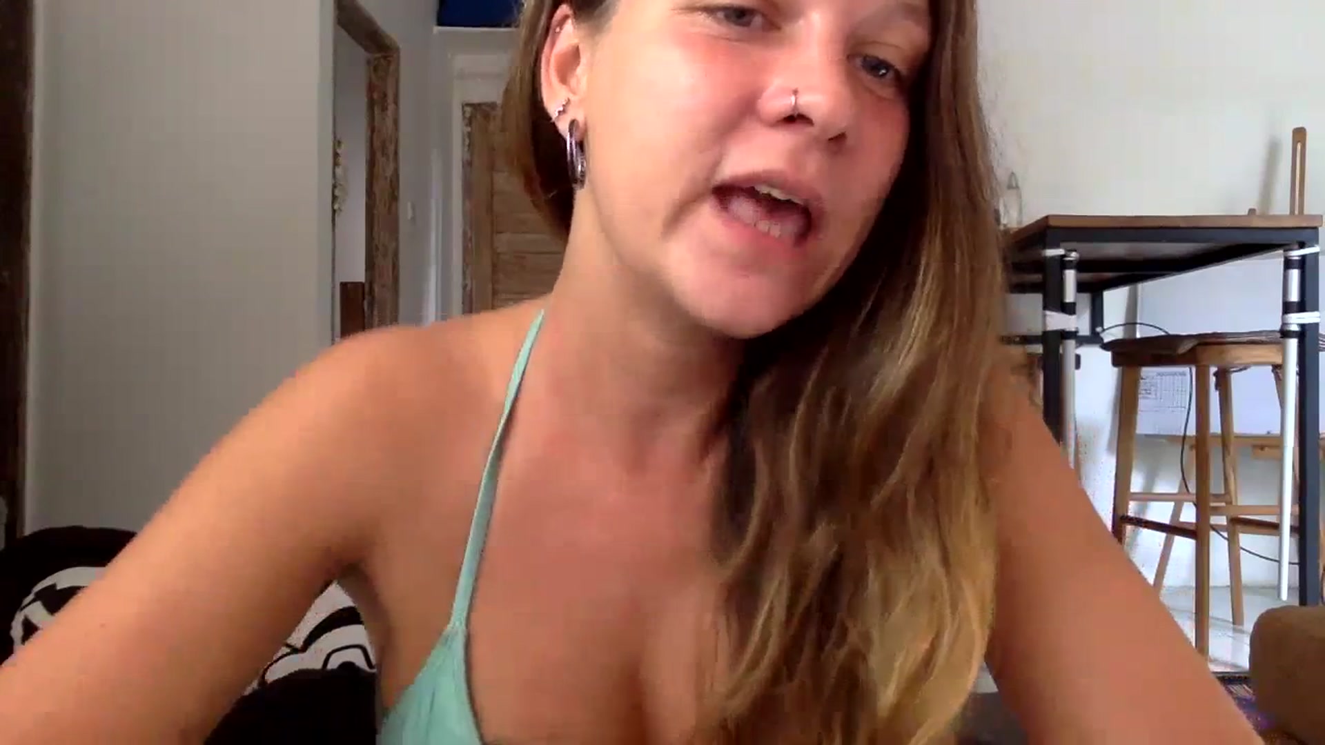 Gallery image thumbnail from Qi_ra's myfreecams stream on, 10/17/2023, 07:10 image 18 of 20