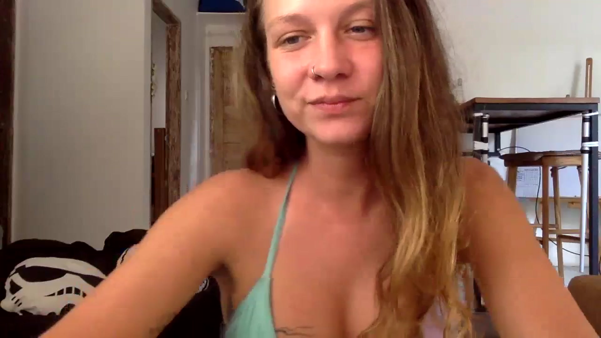 Gallery image thumbnail from Qi_ra's myfreecams stream on, 10/17/2023, 07:10 image 9 of 20