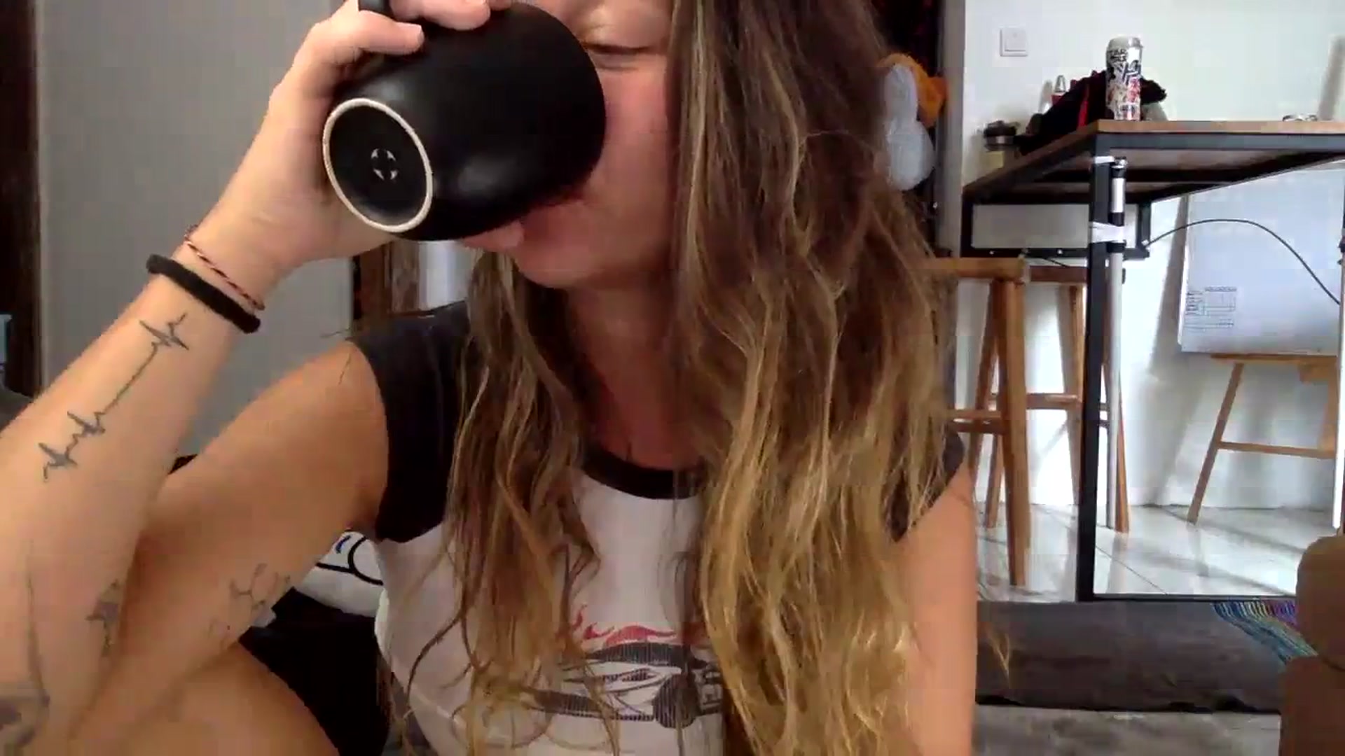 Gallery image thumbnail from Qi_ra's myfreecams stream on, 10/19/2023, 24:32 image 14 of 20