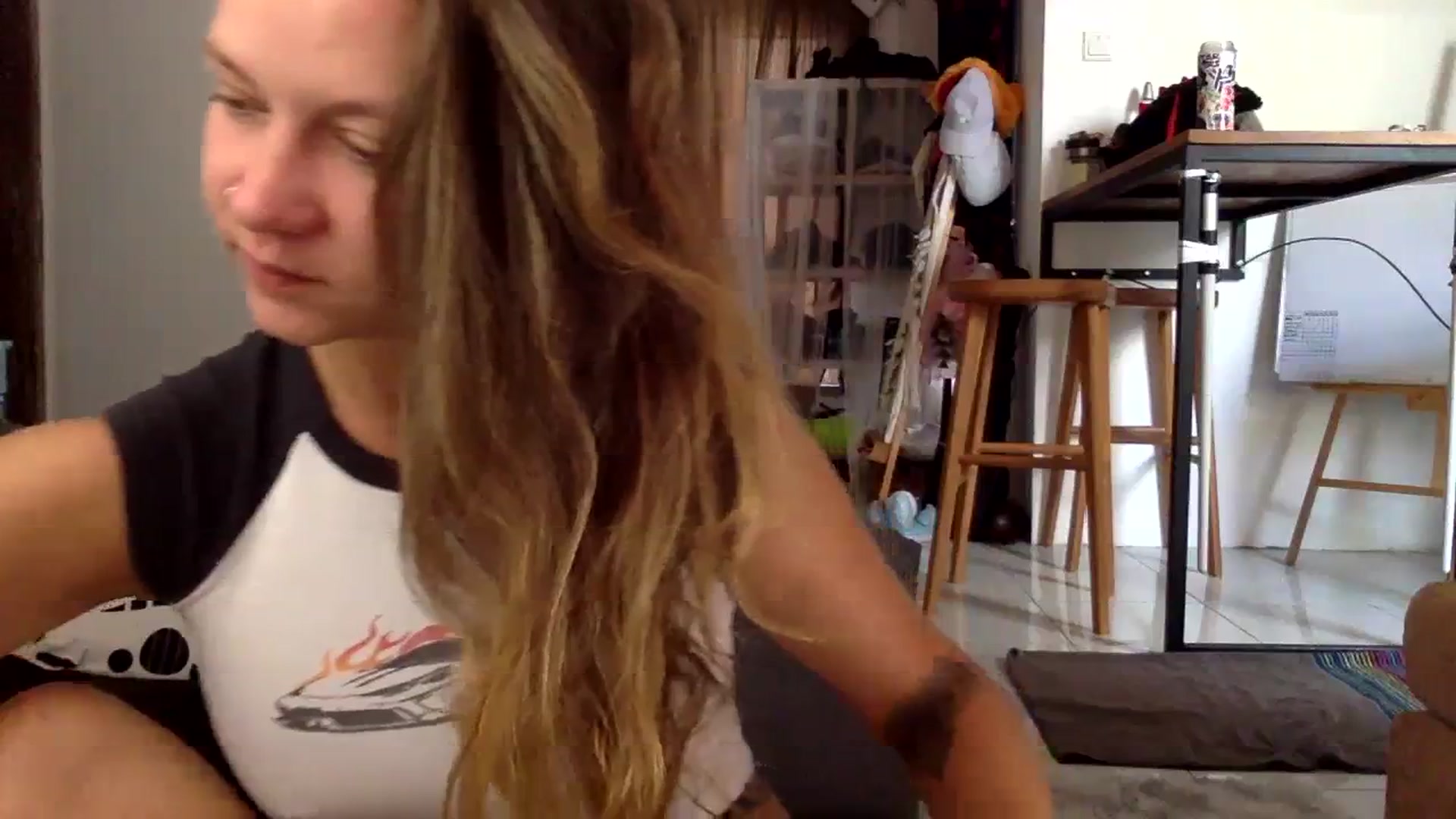 Gallery image thumbnail from Qi_ra's myfreecams stream on, 10/19/2023, 24:32 image 10 of 20