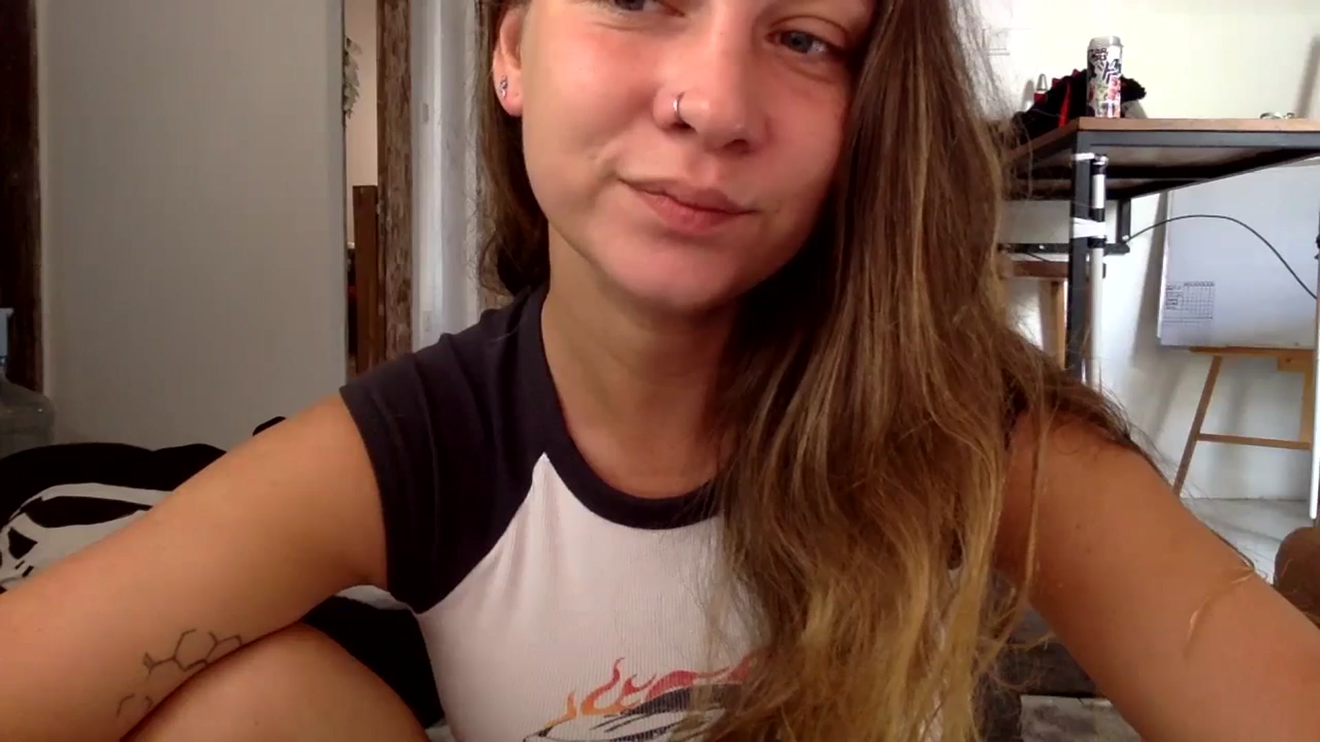 Gallery image thumbnail from Qi_ra's myfreecams stream on, 10/19/2023, 24:32 image 20 of 20