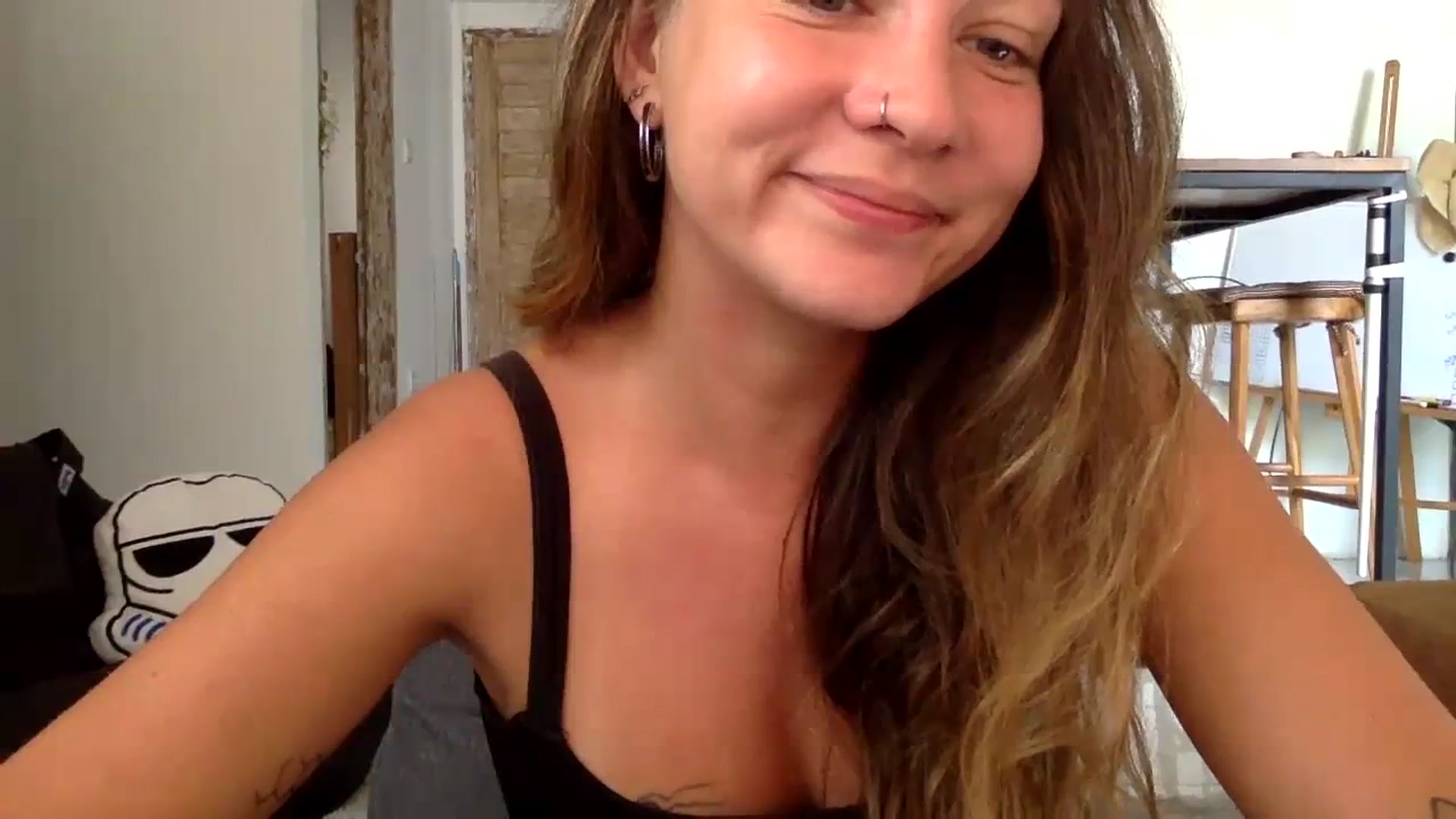 Gallery image thumbnail from Qi_ra's myfreecams stream on, 10/25/2023, 02:33 image 16 of 20
