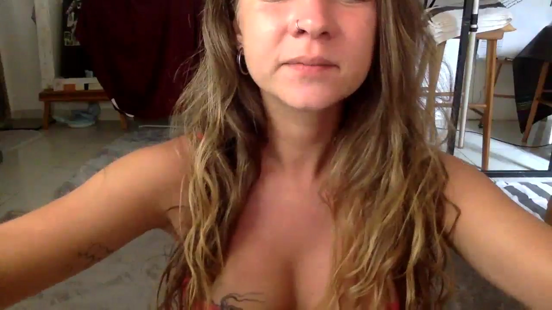 Gallery image thumbnail from Qi_ra's myfreecams stream on, 01/06/2024, 02:53 image 5 of 20