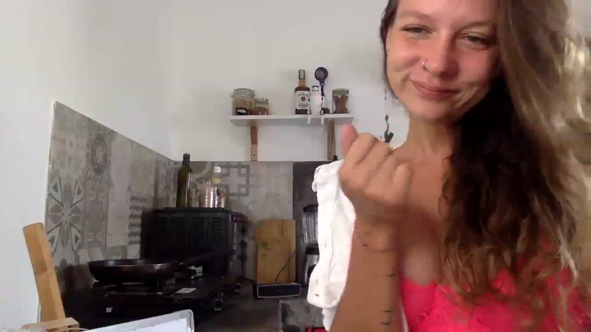 Gallery image thumbnail from Qi_ra's myfreecams stream on, 01/25/2024, 24:10 image 3 of 20
