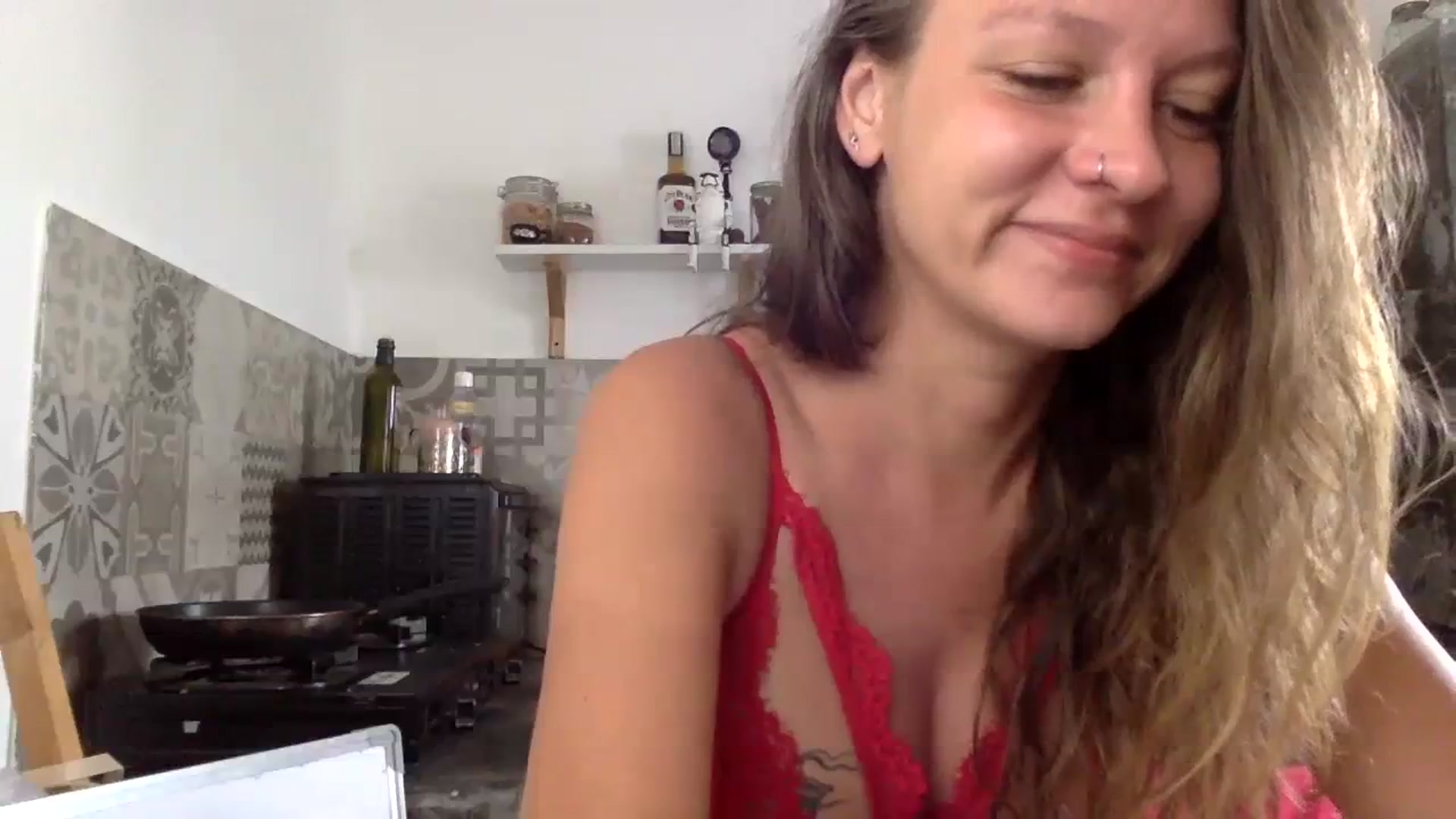 Gallery image thumbnail from Qi_ra's myfreecams stream on, 01/27/2024, 24:01 image 14 of 20