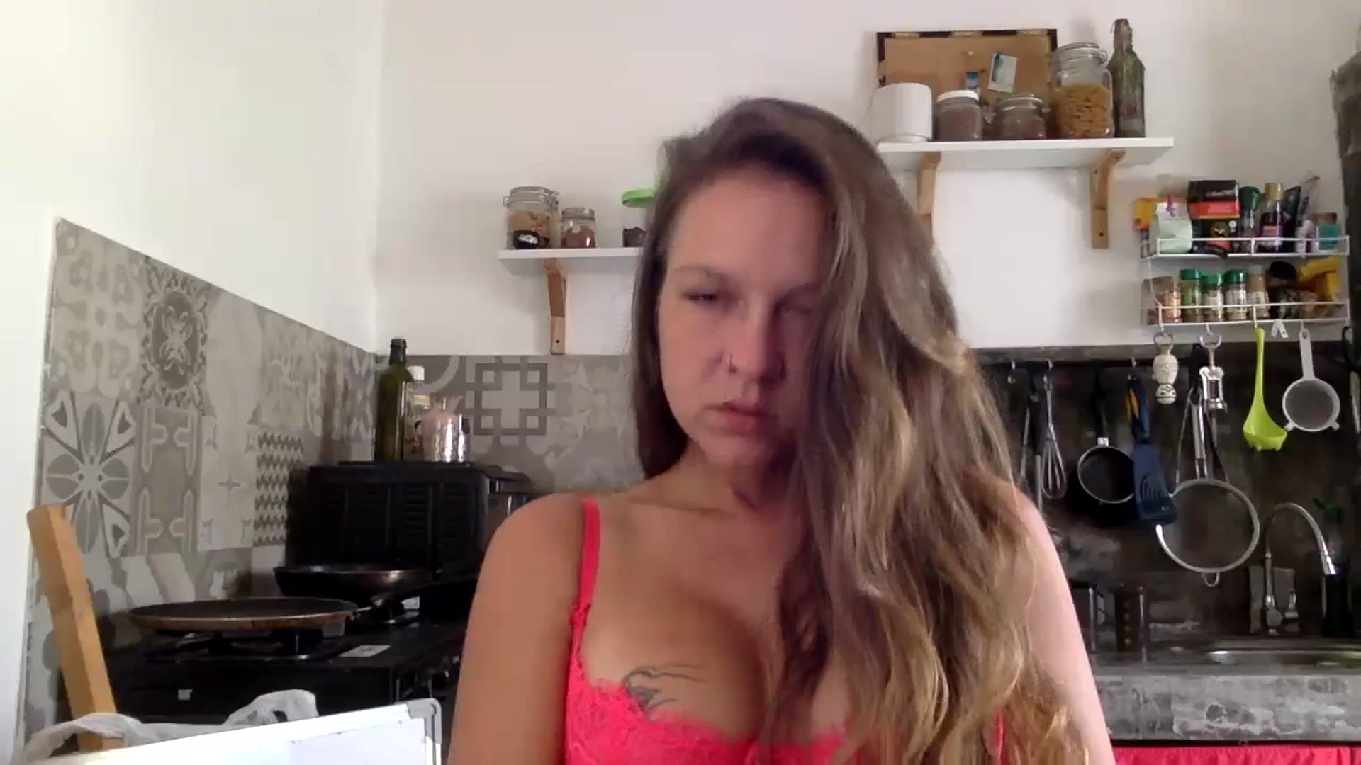 Gallery image thumbnail from Qi_ra's myfreecams stream on, 02/21/2024, 01:33 image 7 of 20