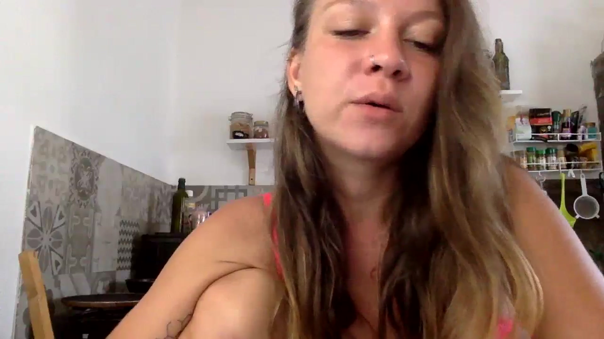 Gallery image thumbnail from Qi_ra's myfreecams stream on, 02/21/2024, 01:33 image 3 of 20
