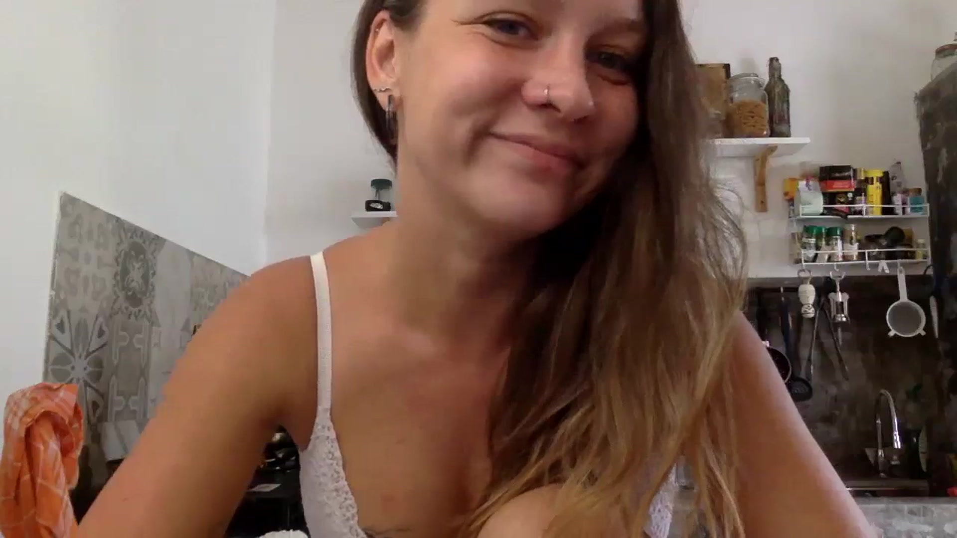 Gallery image thumbnail from Qi_ra's myfreecams stream on, 03/05/2024, 07:00 image 9 of 20