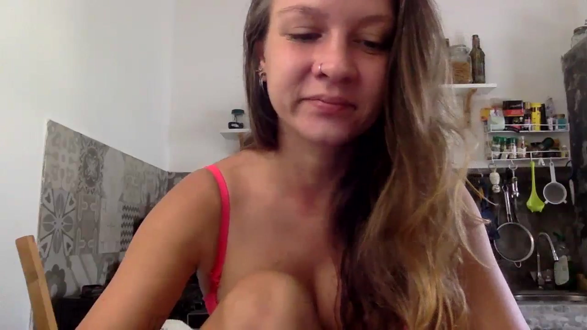 Gallery image thumbnail from Qi_ra's myfreecams stream on, 03/06/2024, 24:51 image 11 of 20