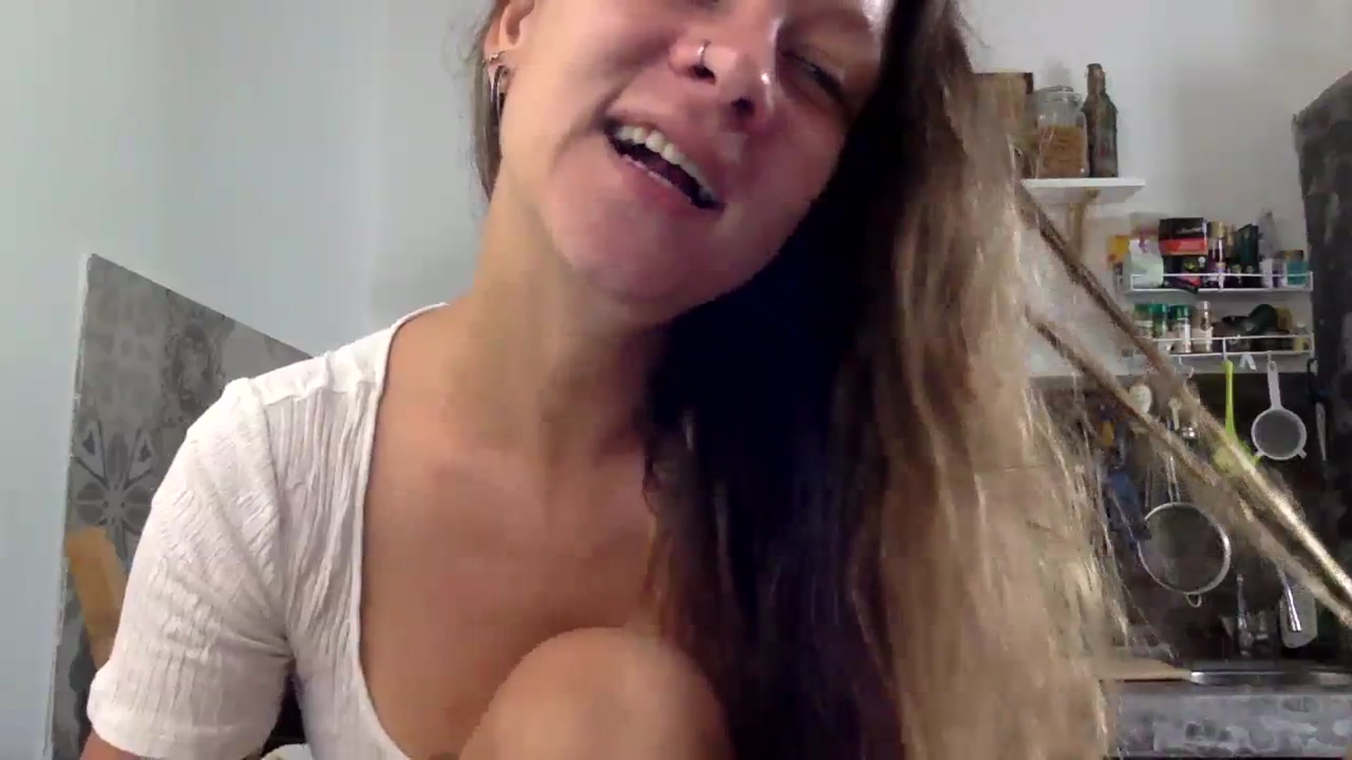 Gallery image thumbnail from Qi_ra's myfreecams stream on, 03/22/2024, 24:45 image 6 of 20