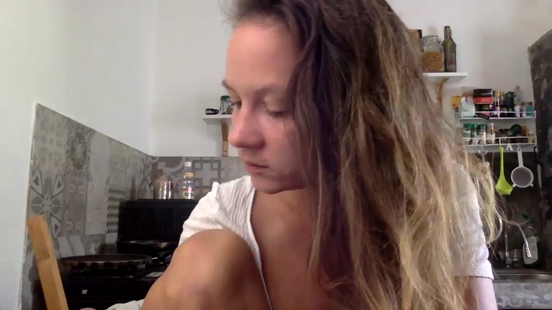 Gallery image thumbnail from Qi_ra's myfreecams stream on, 03/22/2024, 24:45 image 20 of 20