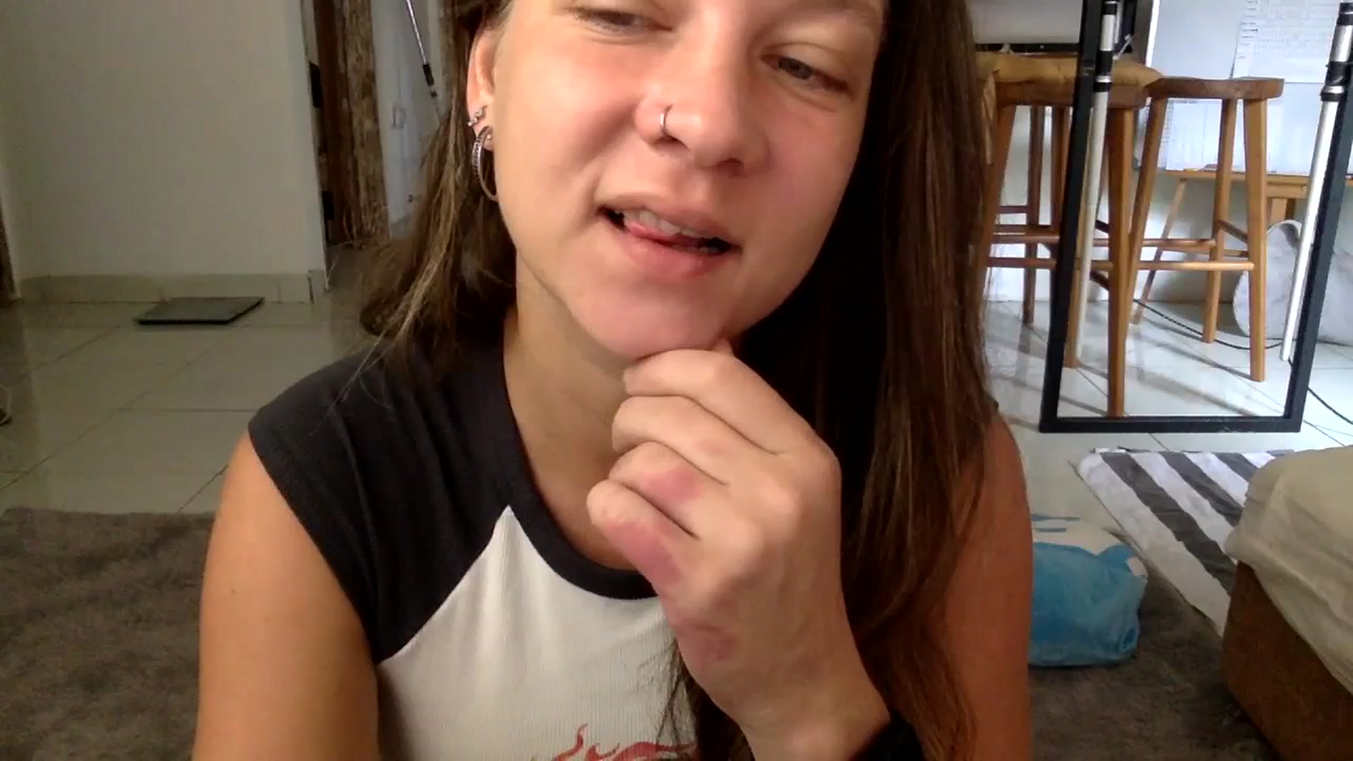 Gallery image thumbnail from Qi_ra's myfreecams stream on, 04/09/2024, 24:25 image 19 of 20