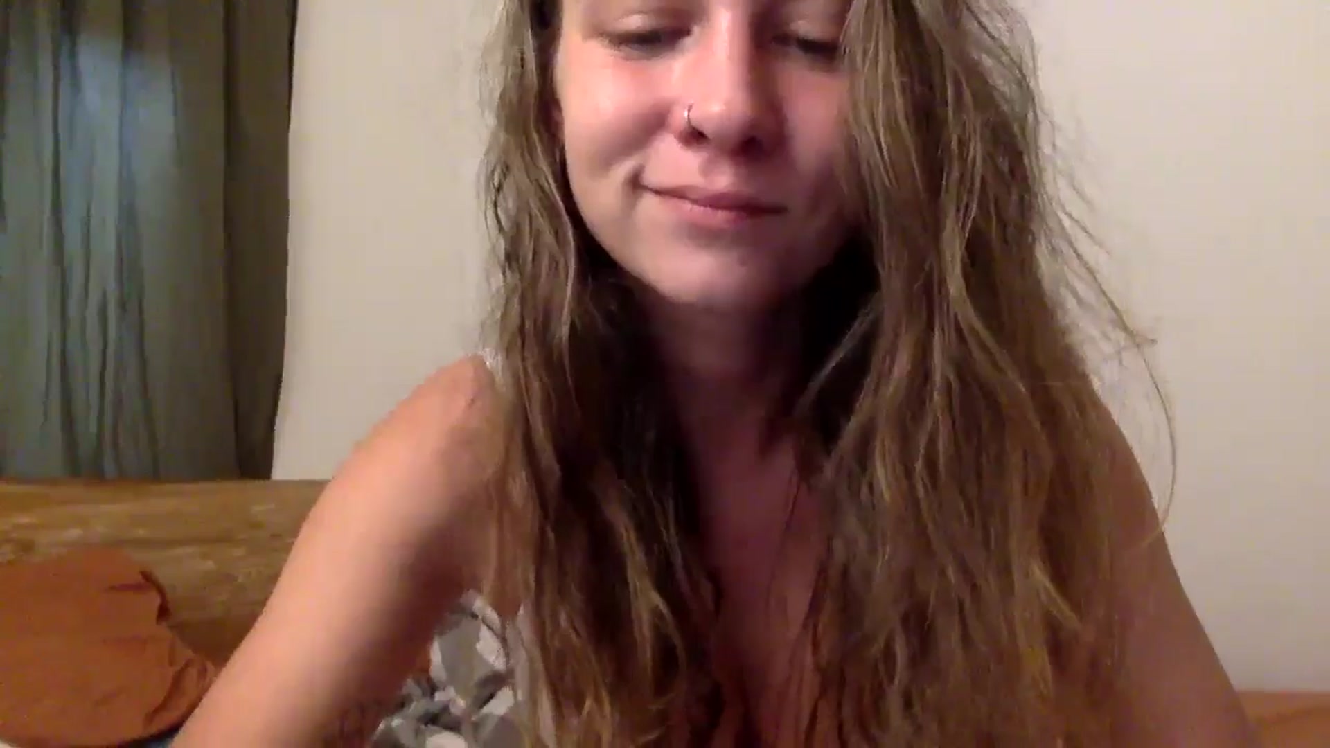 Gallery image thumbnail from Qi_ra's myfreecams stream on, 05/27/2024, 24:01 image 10 of 20
