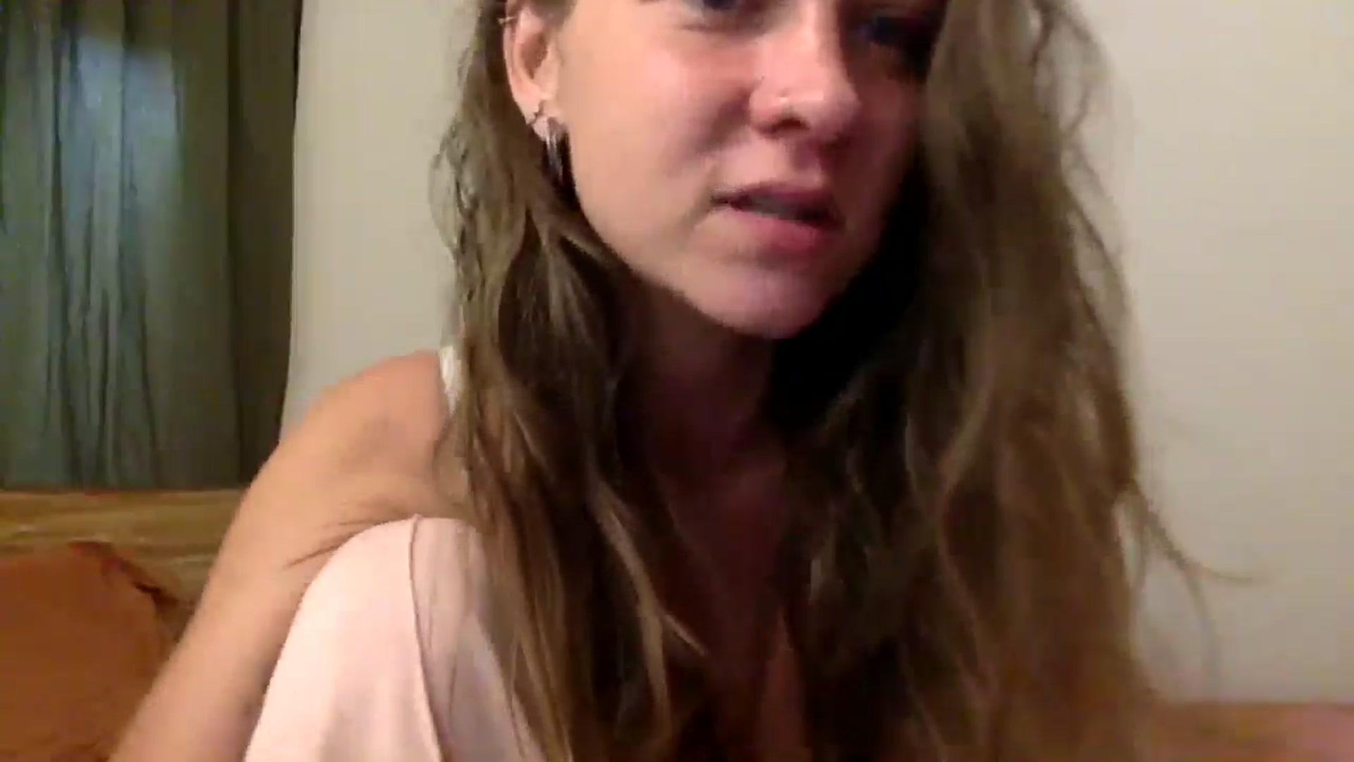 Gallery image thumbnail from Qi_ra's myfreecams stream on, 05/27/2024, 24:01 image 9 of 20
