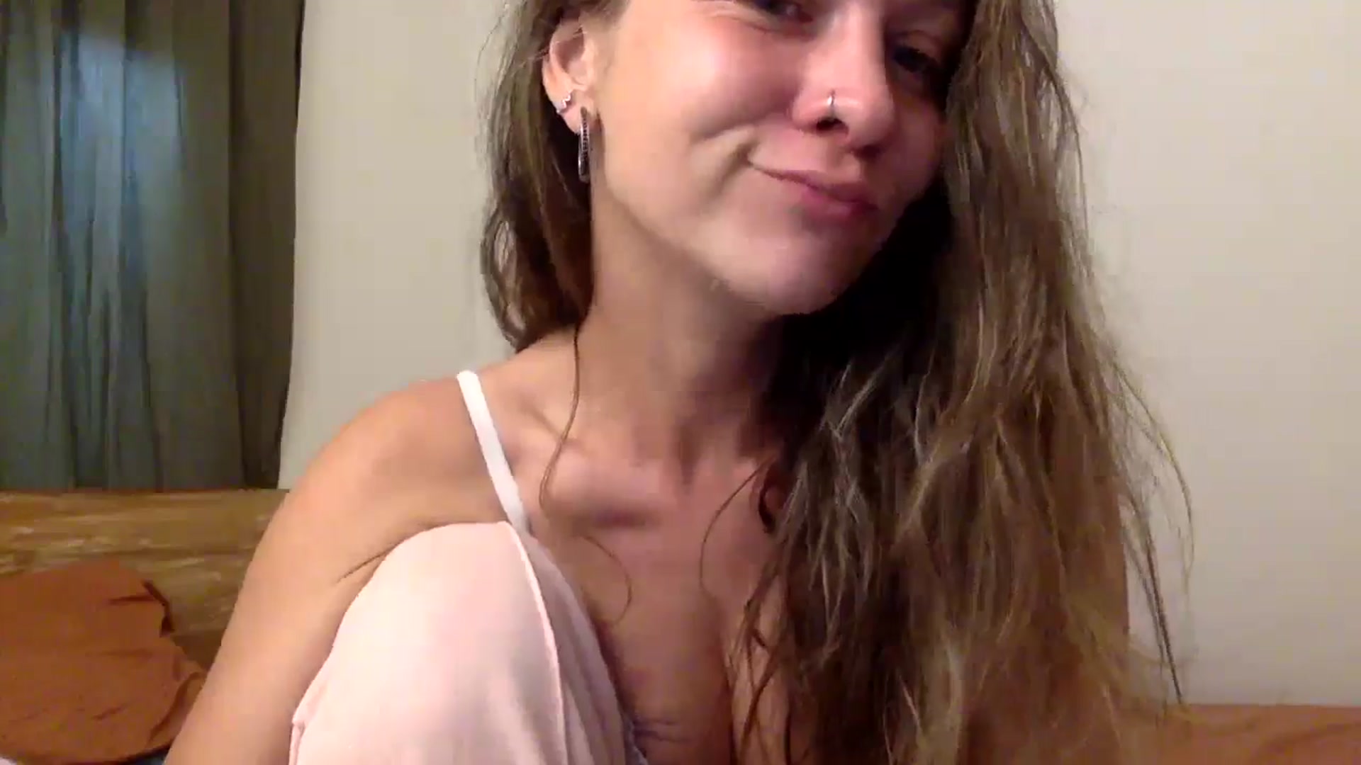 Gallery image thumbnail from Qi_ra's myfreecams stream on, 05/27/2024, 24:01 image 12 of 20
