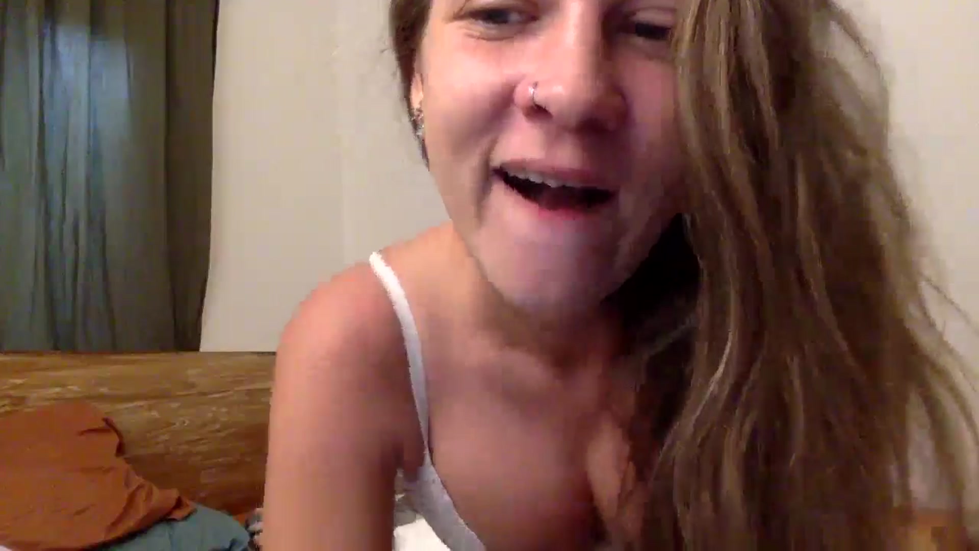 Gallery image thumbnail from Qi_ra's myfreecams stream on, 05/27/2024, 24:01 image 16 of 20