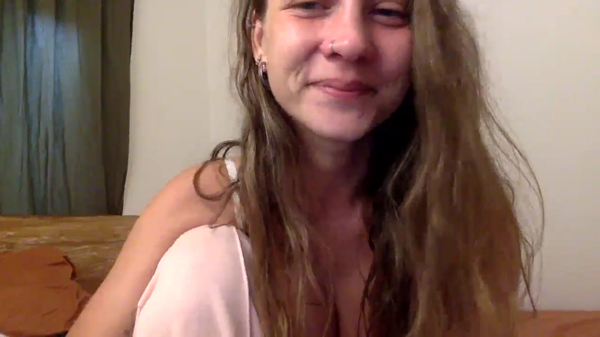 Gallery image thumbnail from Qi_ra's myfreecams stream on, 05/27/2024, 24:01 image 13 of 20