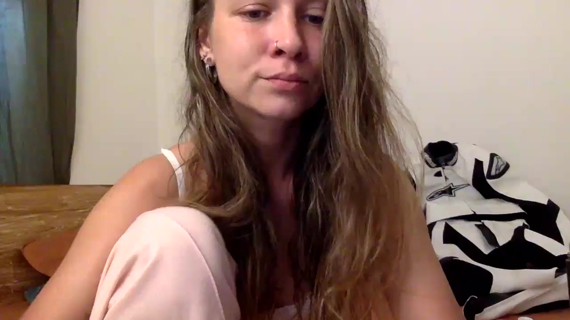 Gallery image thumbnail from Qi_ra's myfreecams stream on, 05/27/2024, 24:25 image 12 of 20