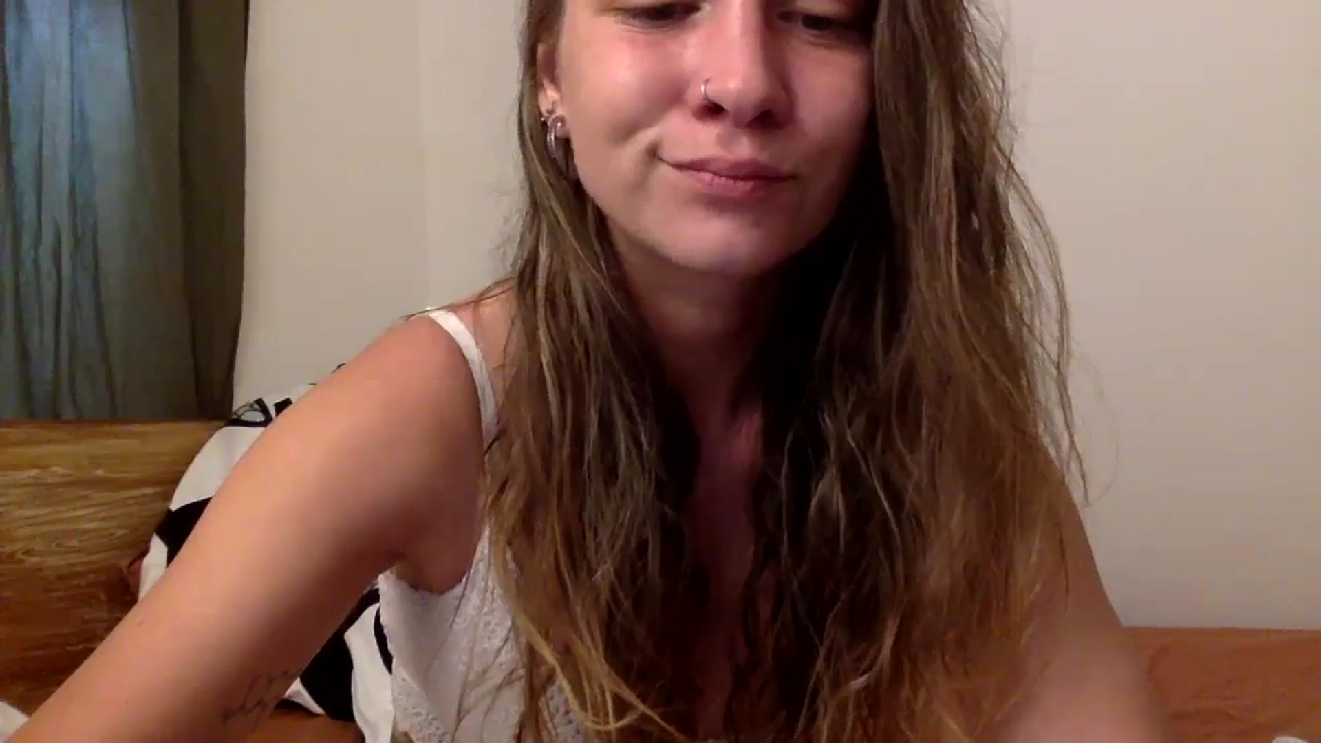 Gallery image thumbnail from Qi_ra's myfreecams stream on, 05/27/2024, 24:25 image 9 of 20