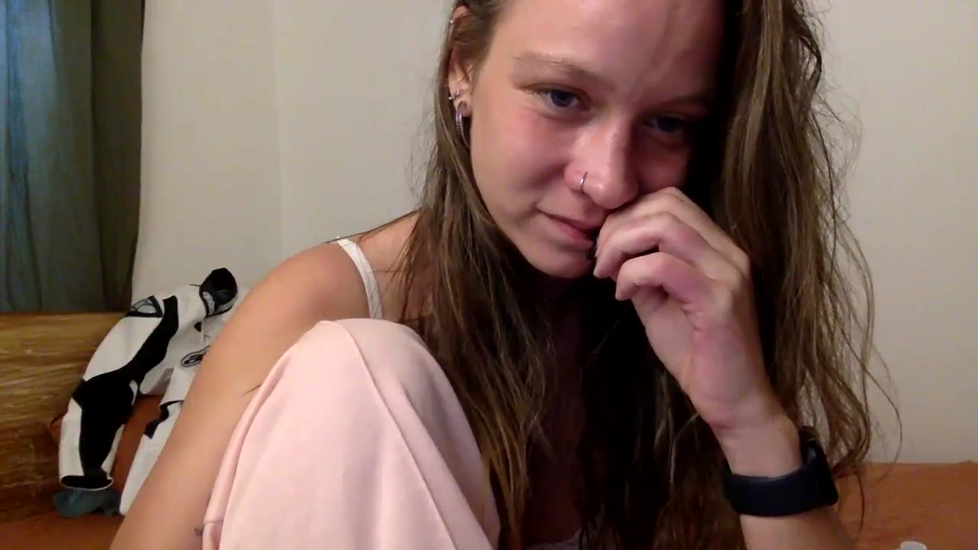 Gallery image thumbnail from Qi_ra's myfreecams stream on, 05/27/2024, 24:25 image 8 of 20