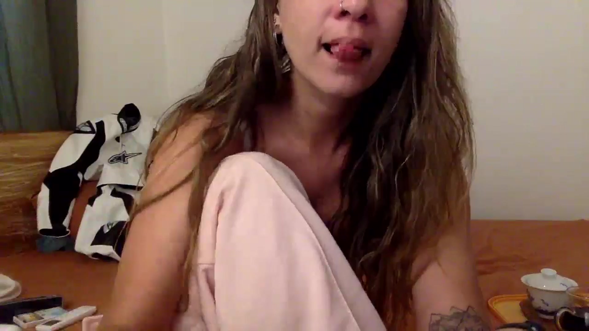 Gallery image thumbnail from Qi_ra's myfreecams stream on, 05/27/2024, 24:25 image 3 of 20